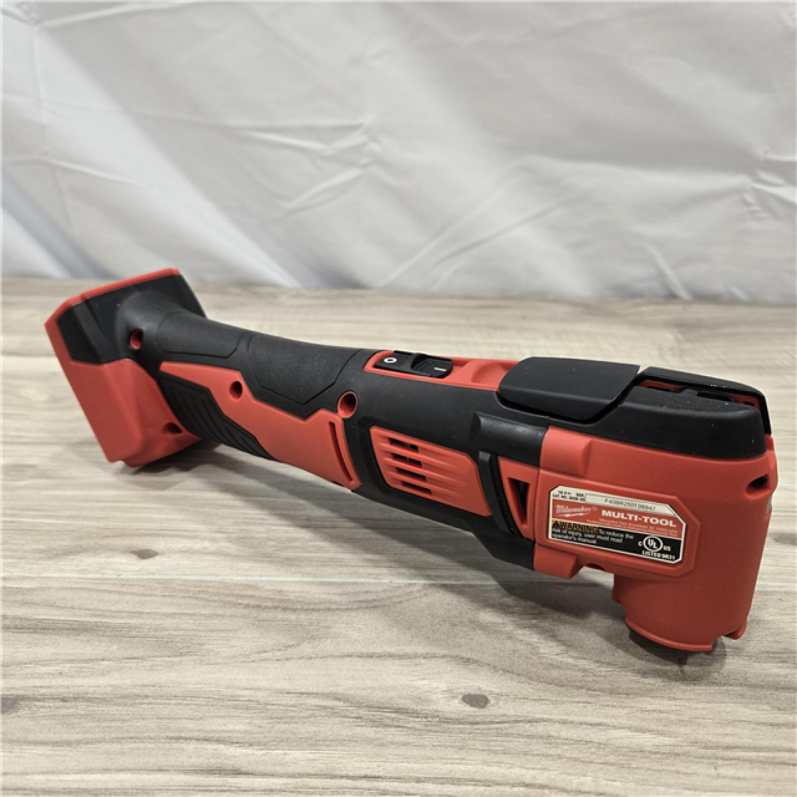 LIKE NEW! - Milwaukee 2626-21 18V Cordless Oscillating Multi-Tool Kit