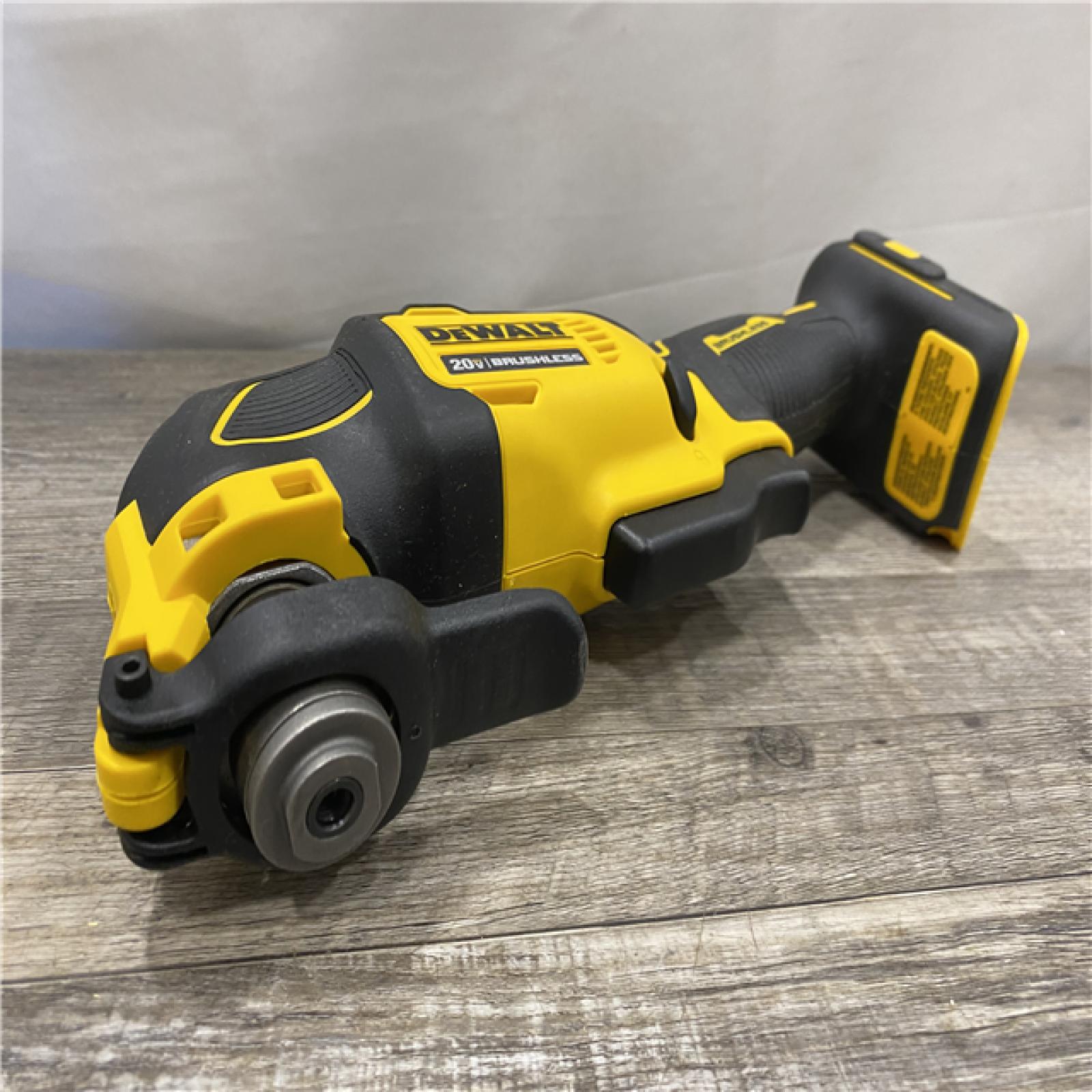 AS-IS DEWALT ATOMIC 20V MAX Cordless Brushless Oscillating Multi Tool Kit