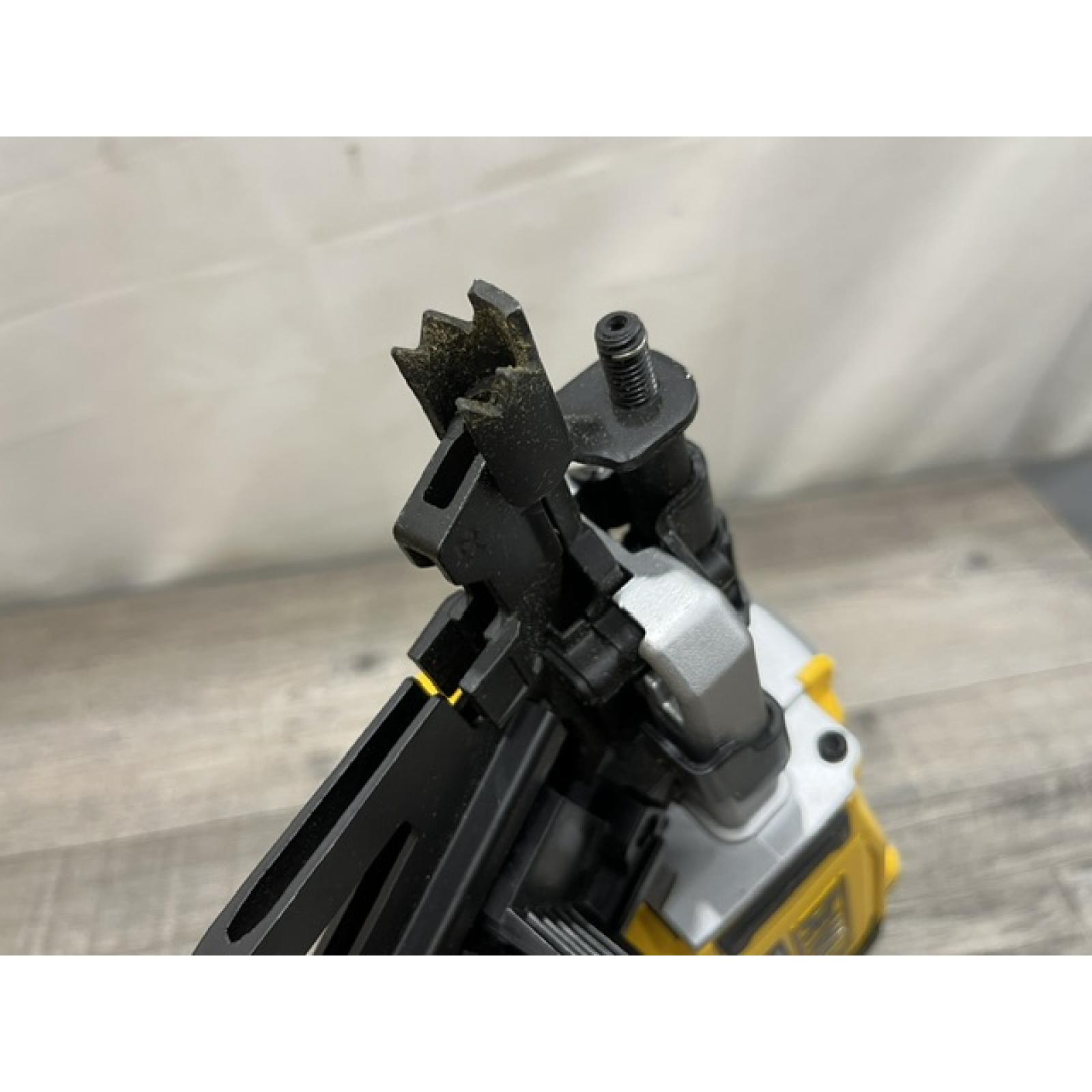 AS-IS DEWALT 20-Volt 21° Cordless Framing Nailer (Tool-Only)