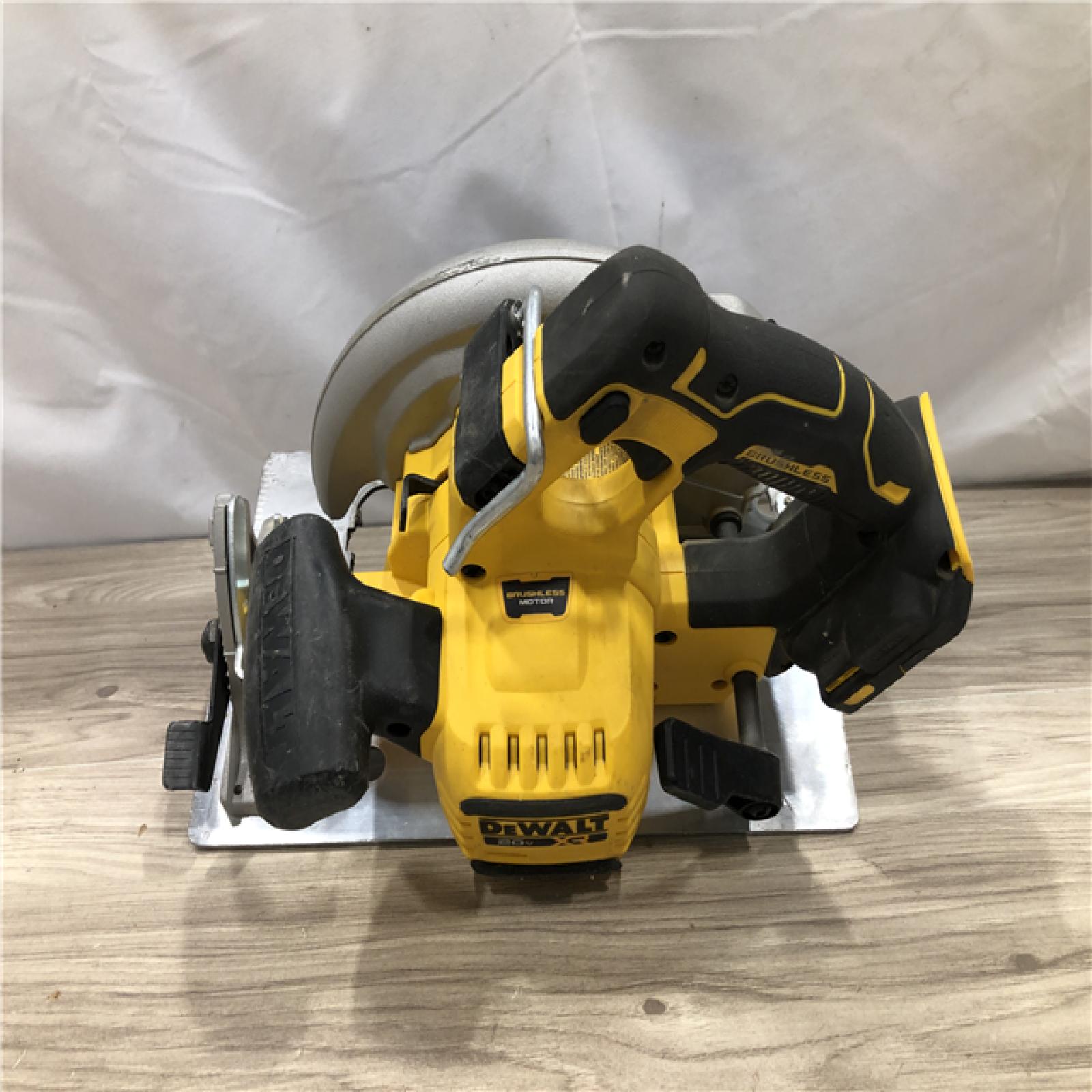 AS-IS DEWALT 20-Volt MAX 7-1/4 in. Cordless Circular Saw (Tool Only)