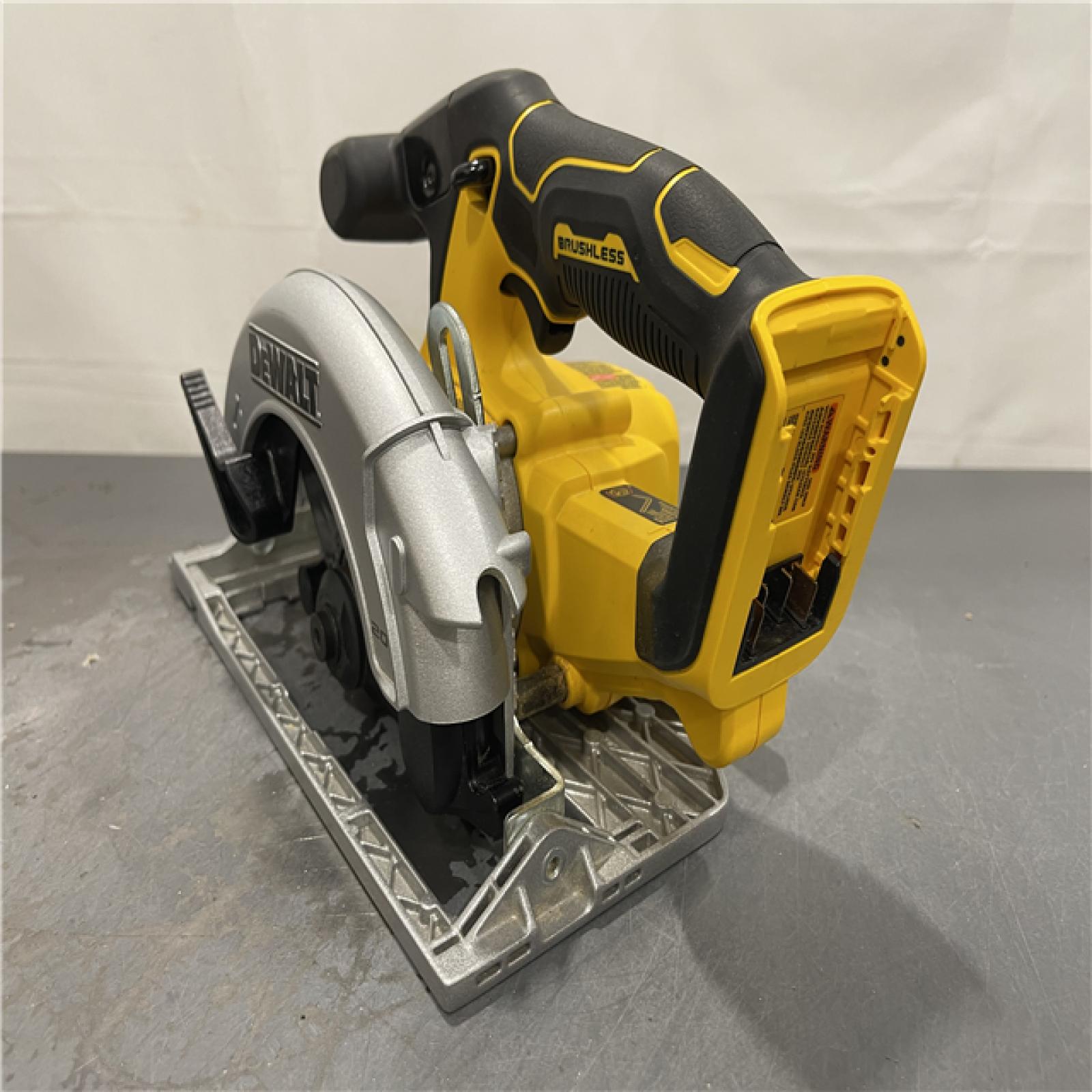 AS-IS - DeWALT 20V MAX Cordless Brushless 6-1/2 in. Sidewinder Style Circular Saw