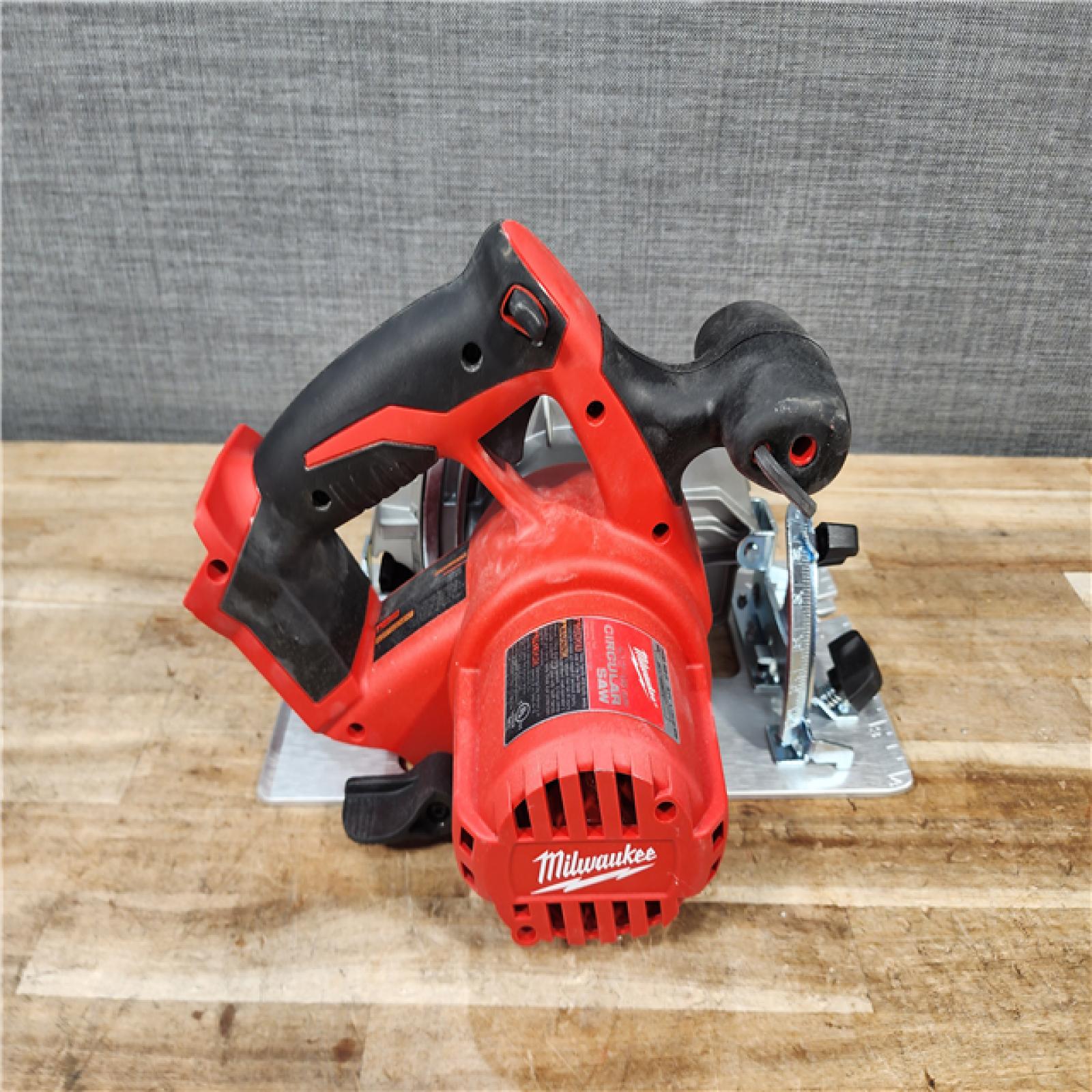 HOUSTON LOCATION - AS - IS Milwaukee 18V Lithium-Ion Cordless 6-1/2 in. Circular Saw (Tool-Only)