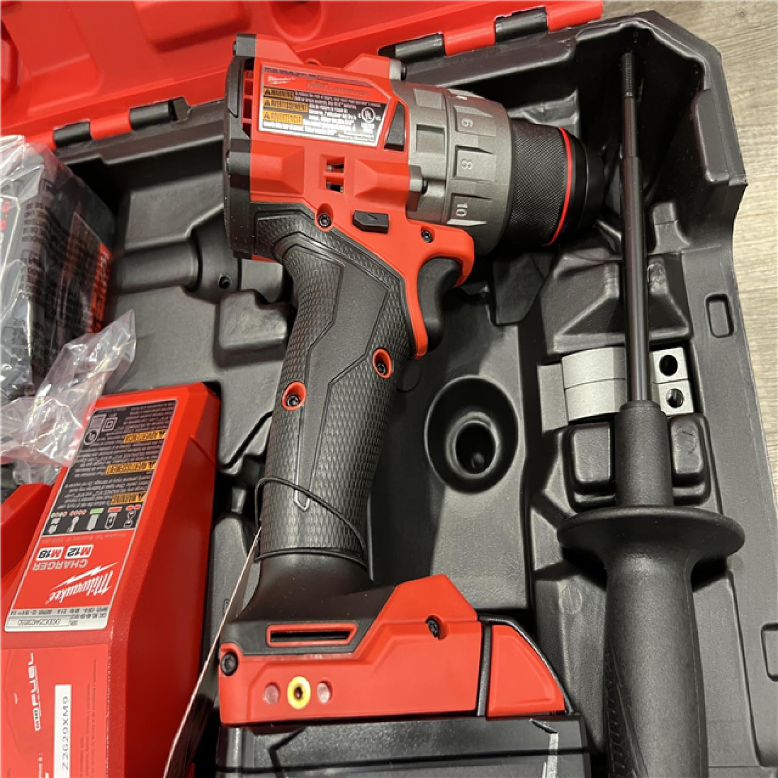 LIKE NEW - Milwaukee FUEL 18V Lithium-Ion Brushless Cordless 1/2 in. Drill/Driver Kit