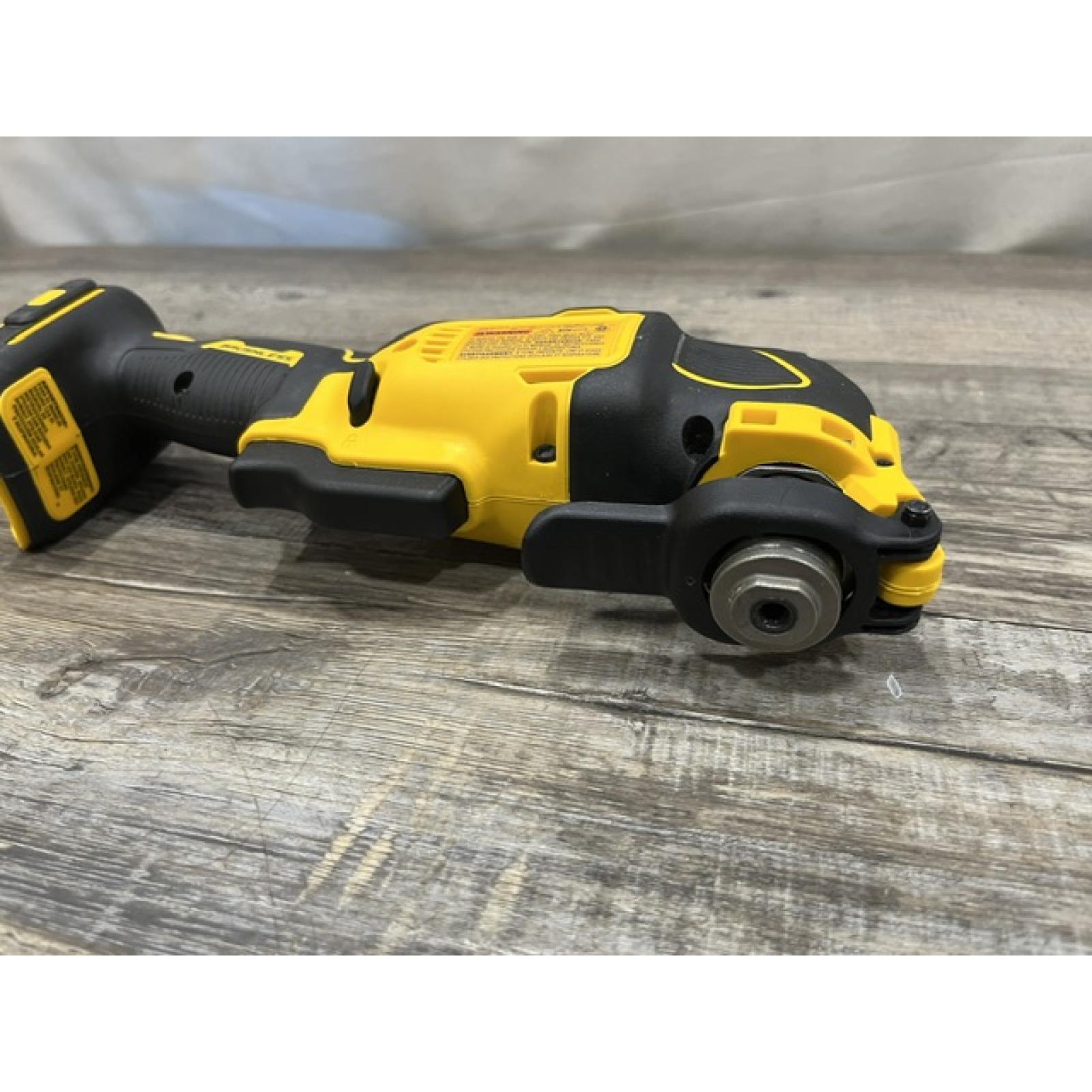 AS-IS DEWALT ATOMIC 20V MAX Lithium-Ion Cordless Brushless Oscillating Tool Kit