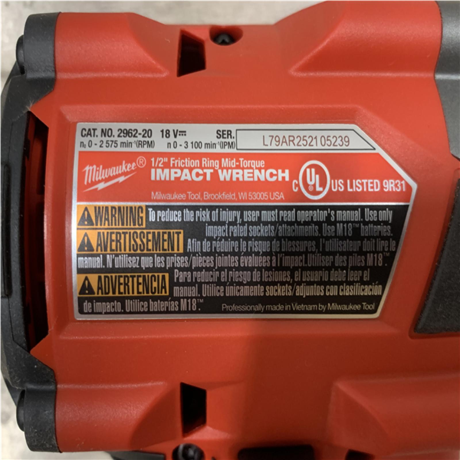 Milwaukee FUEL 18V Cordless Mid Torque 1/2 in. Impact Wrench w/ M12 FUEL 3/8 in. Ratchet Combo Kit