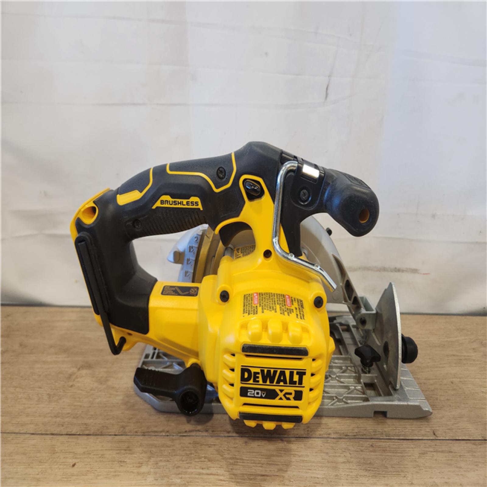 AS-IS- DeWALT 20V Max Brushless 6.5   Cordless Circular Saw