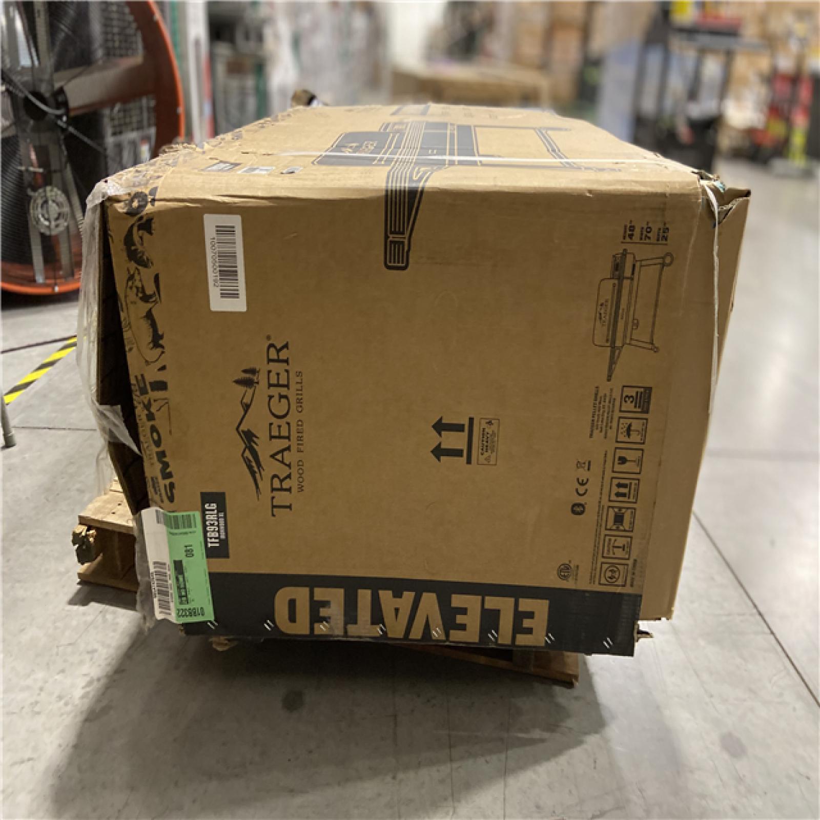 DALLAS LOCATION - Traeger Ironwood XL Wi-Fi Pellet Grill and Smoker in Black