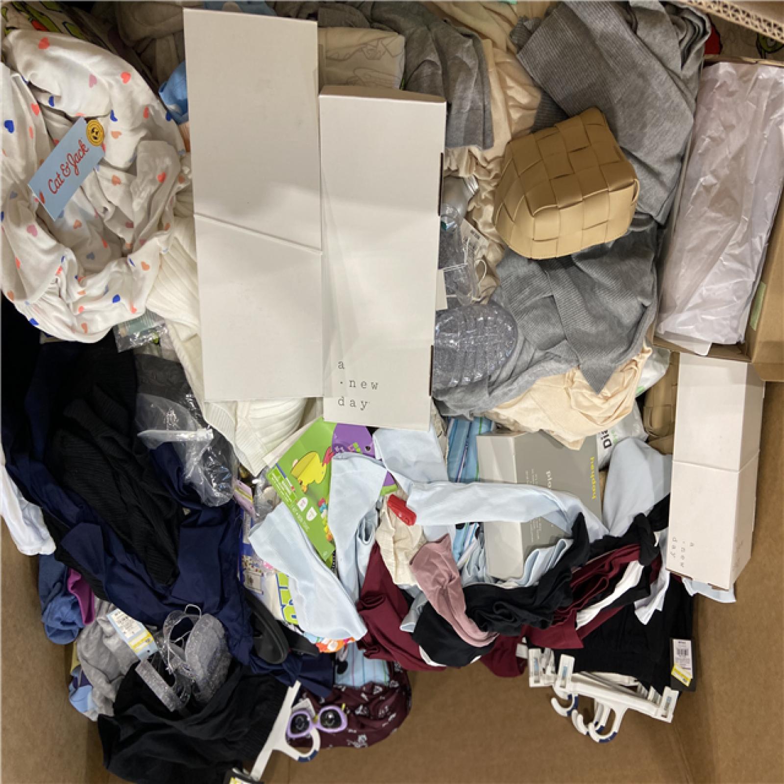DALLAS LOCATION - BULLSEYE CLOTHING, HOME GOODS PALLET