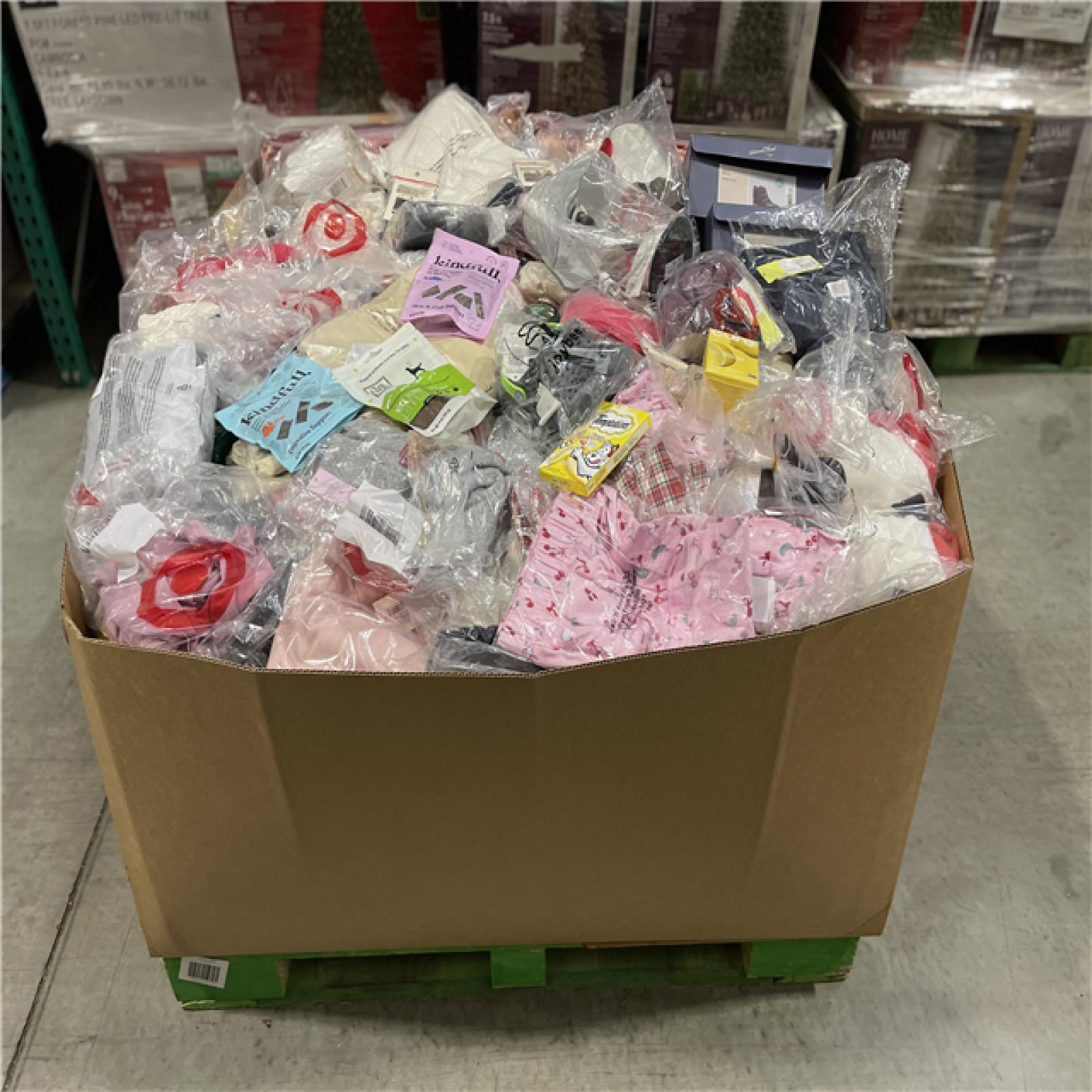DALLAS LOCATION- NEW!- BULLSEYE MIXED CLOTHING PALLET (300 UNITS)