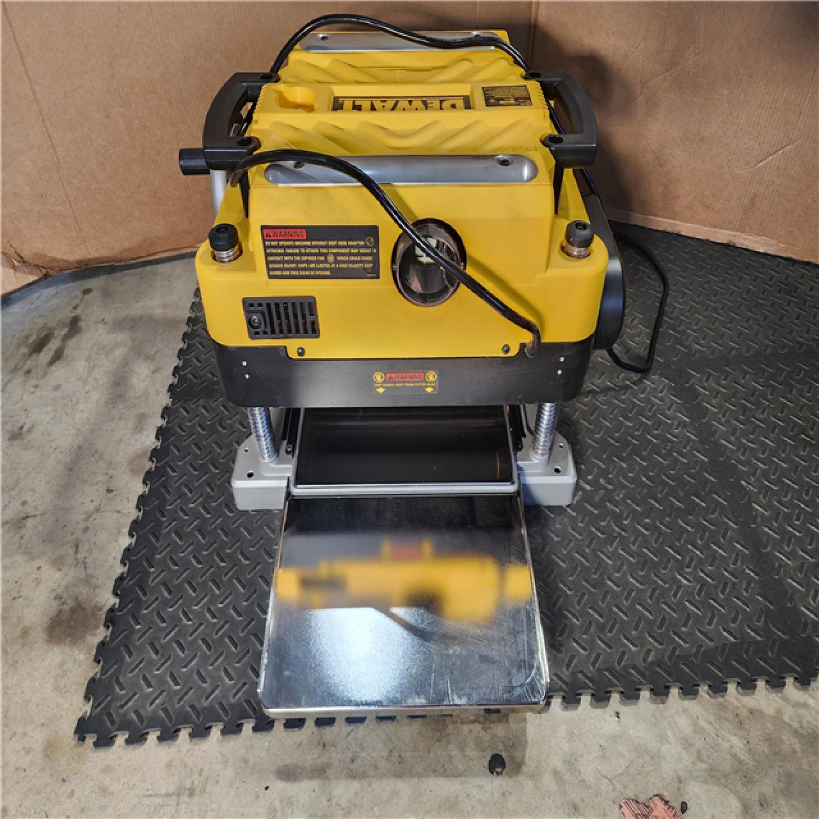 HOUSTON LOCATION - AS-IS DEWALT 15 Amp Corded 13 in. Heavy-Duty 2-Speed Bench Planer