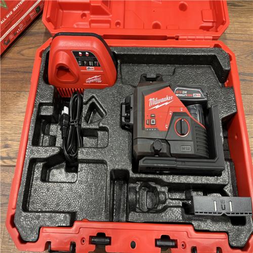AS-IS Milwaukee-3632-21 M12 Green Beam Laser 360Â° 3-Plane Kit