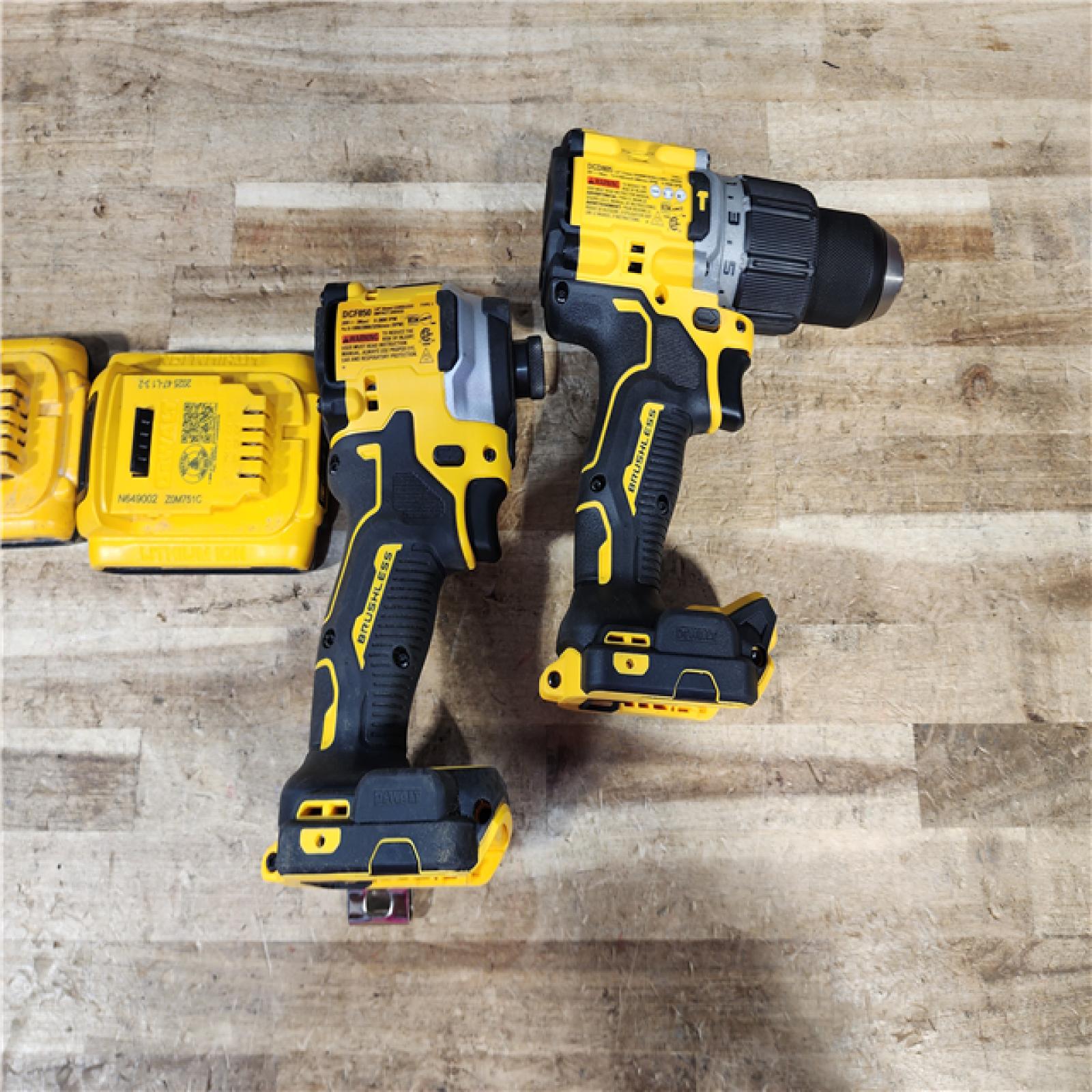 HOUSTON LOCATION - AS - IS DEWALT 2 TOOL COMBO KIT W/ (2) BATTERY & CHARGER