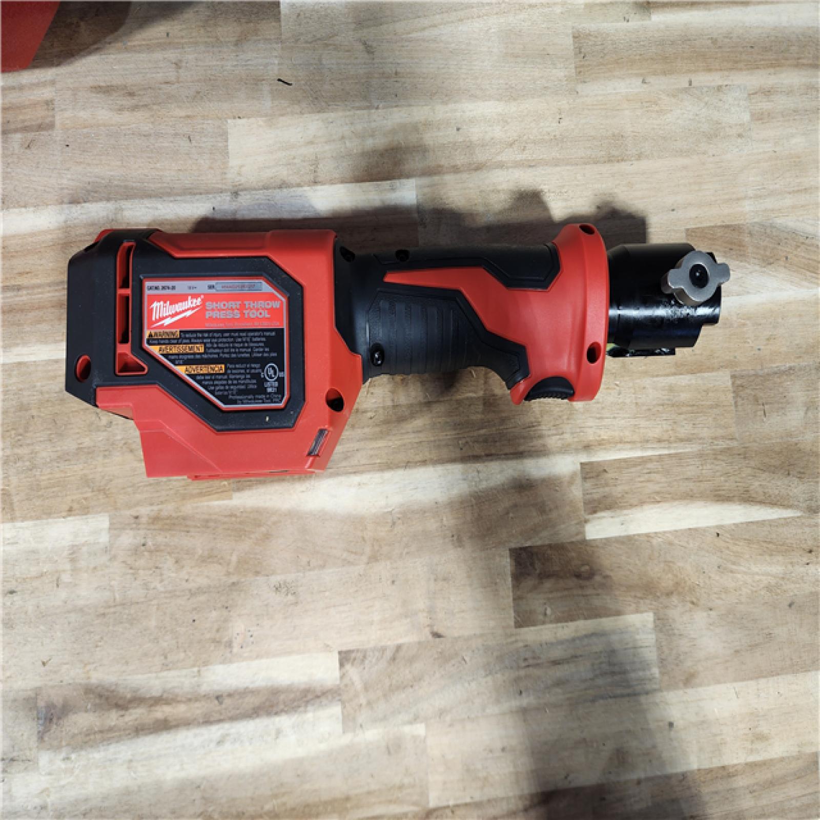 HOUSTON LOCATION - AS-IS Milwaukee 18V Lithium-Ion Cordless Short Throw Press Tool with 3 PEX Crimp Jaws Kit