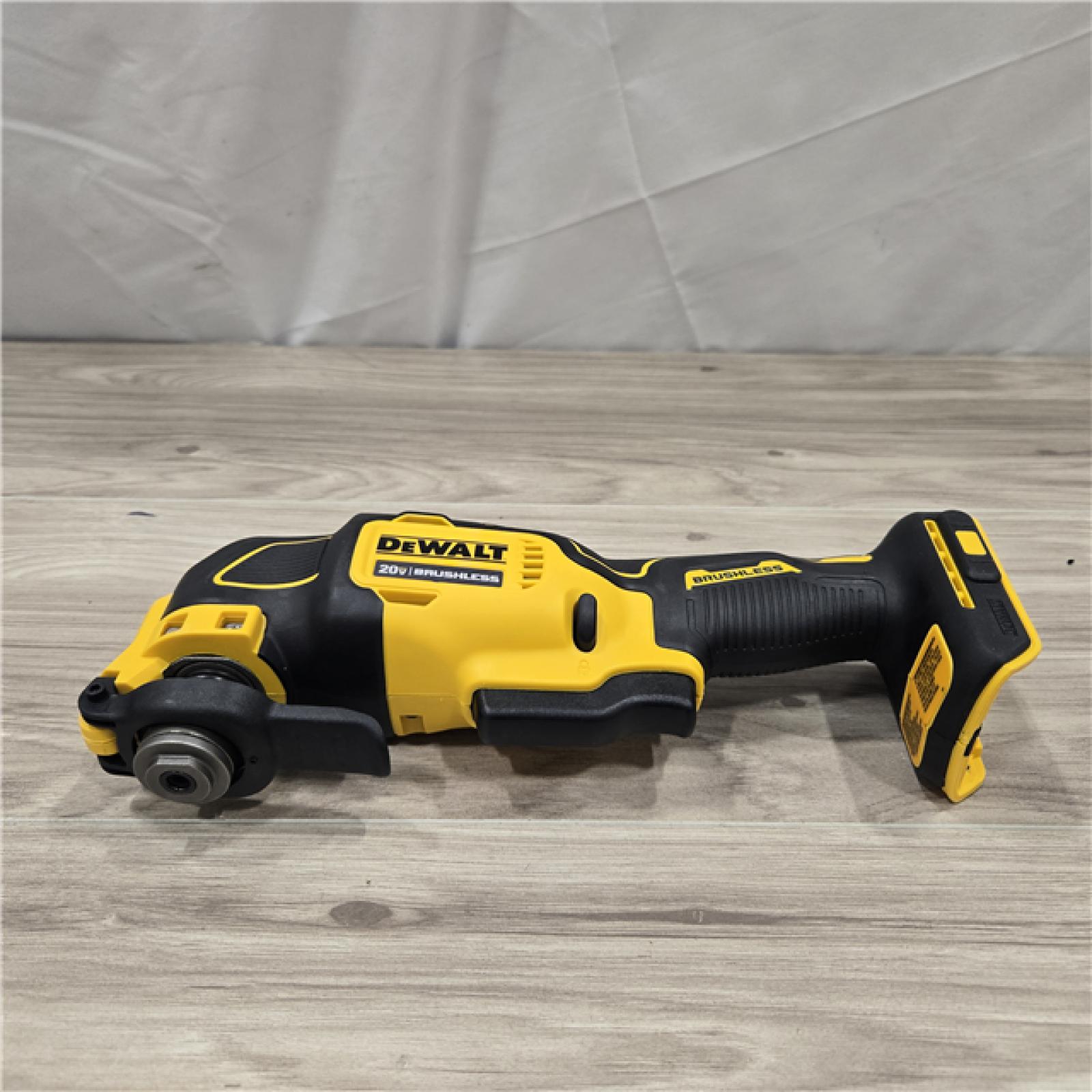 AS-IS DEWALT ATOMIC 20V MAX* Cordless Oscillating Multi-Tool Kit (DCS354Q1)