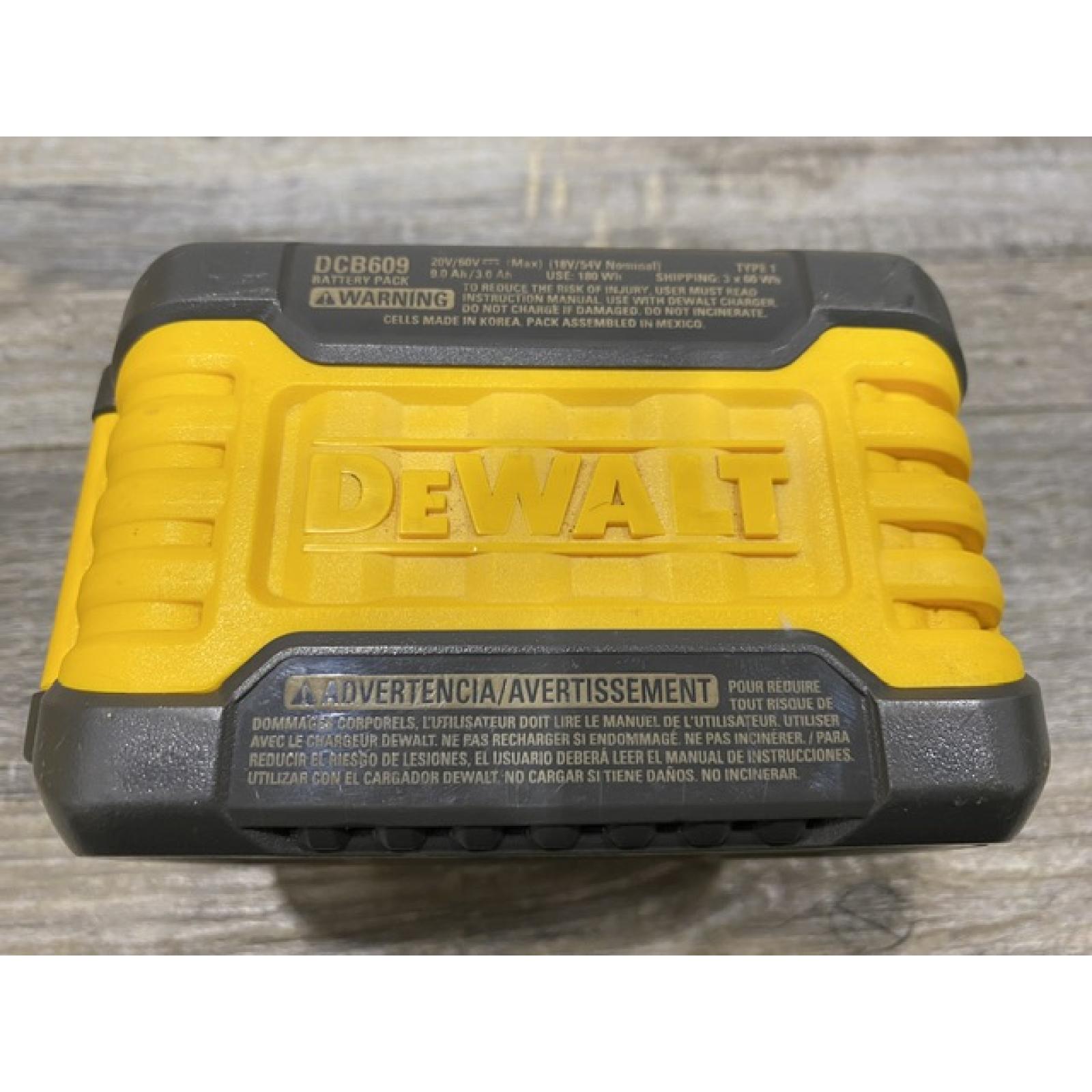 AS-IS DEWALT 20V/60V MAX FLEXVOLT Lithium-Ion 9.0Ah Battery and Charger Starter Kit