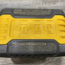 AS-IS DEWALT 20V/60V MAX FLEXVOLT Lithium-Ion 9.0Ah Battery and Charger Starter Kit