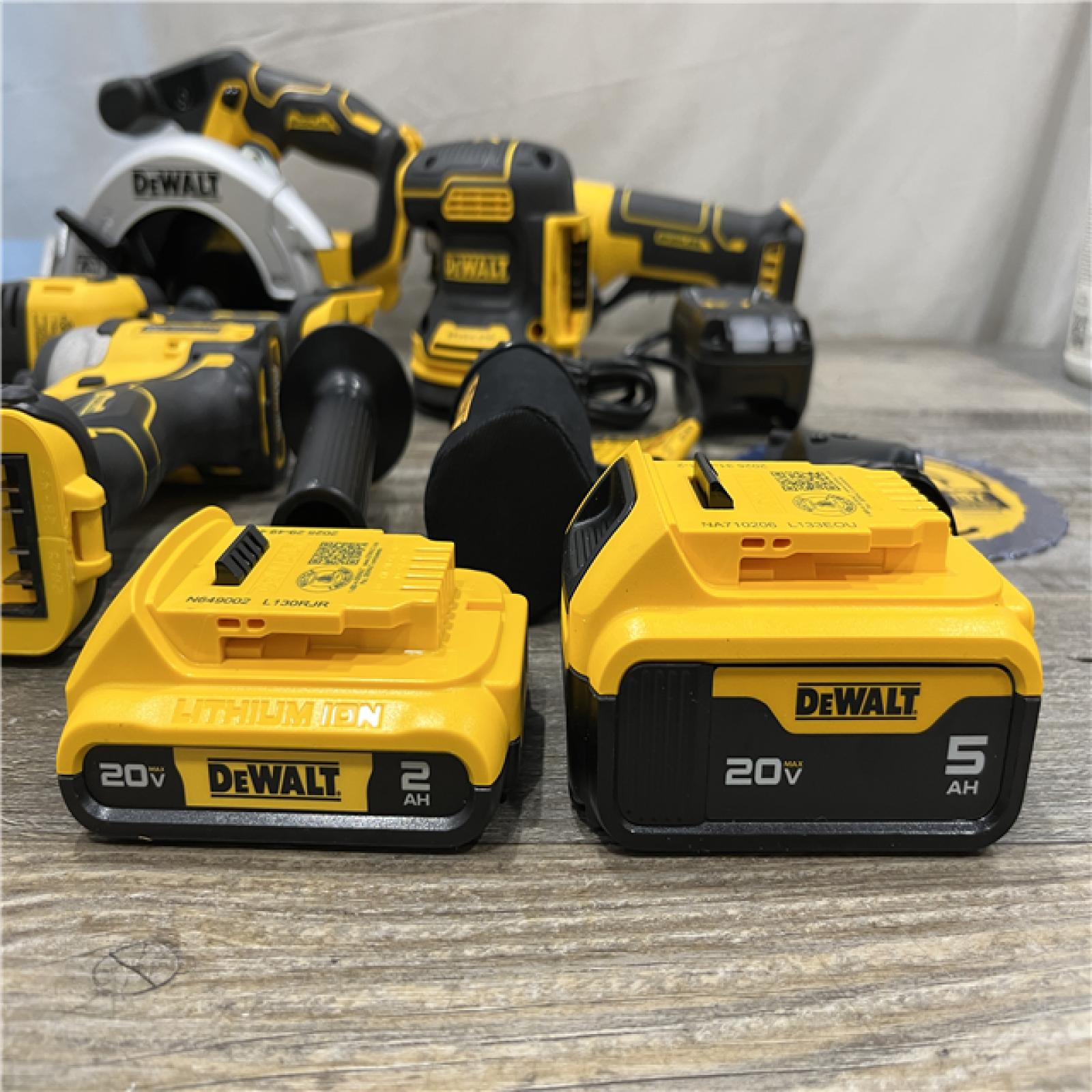 AS-IS DEWALT 20V Lithium-Ion Cordless 6-Tool Combo Kit with Rolling Toolbox
