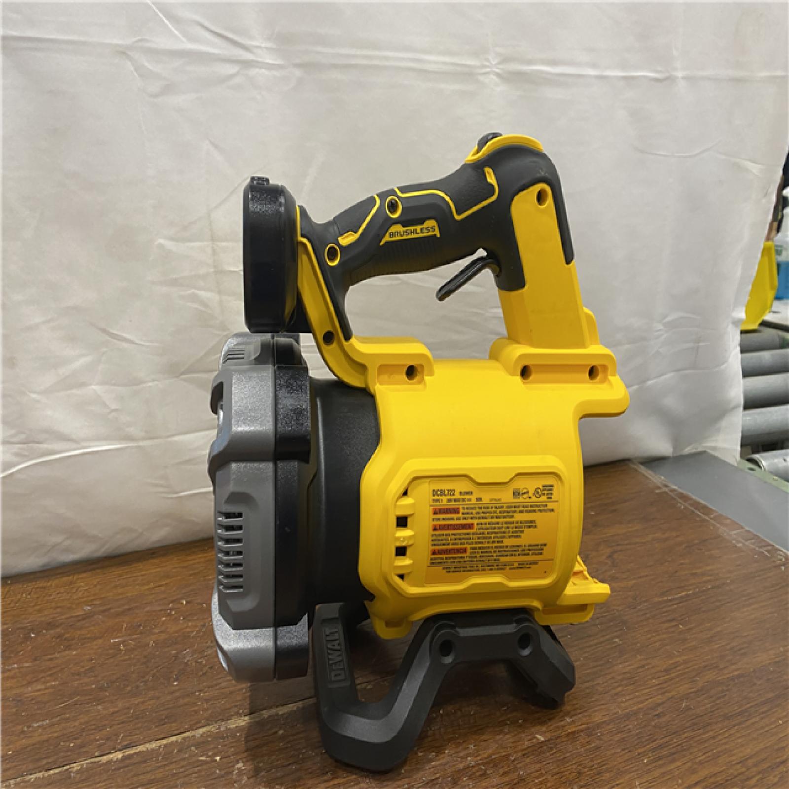 AS-IS DEWALT 20V MAX* XR Brushless Cordless Handheld Blower Kit