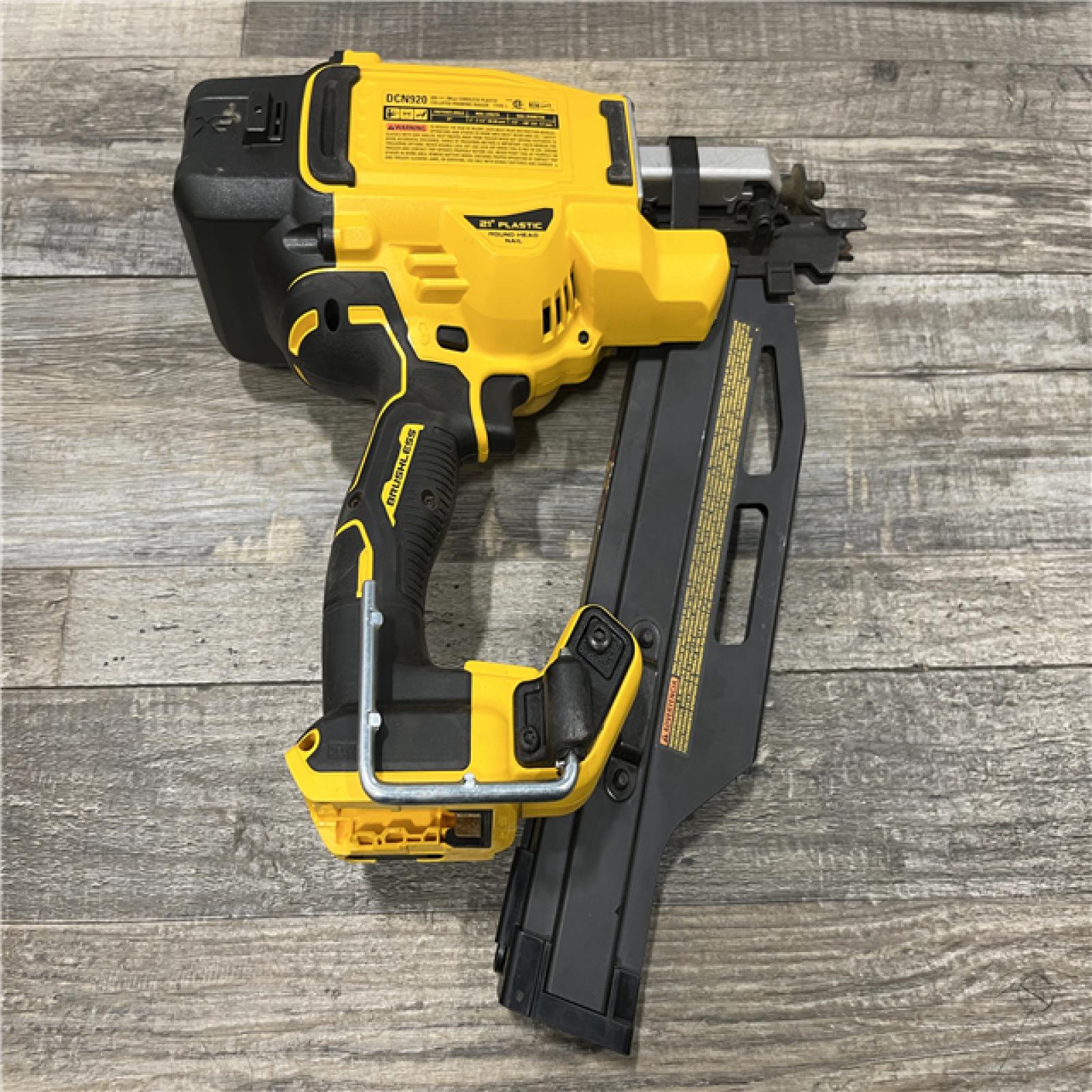 AS-IS DEWALT 20-Volt 21° Cordless Framing Nailer Kit