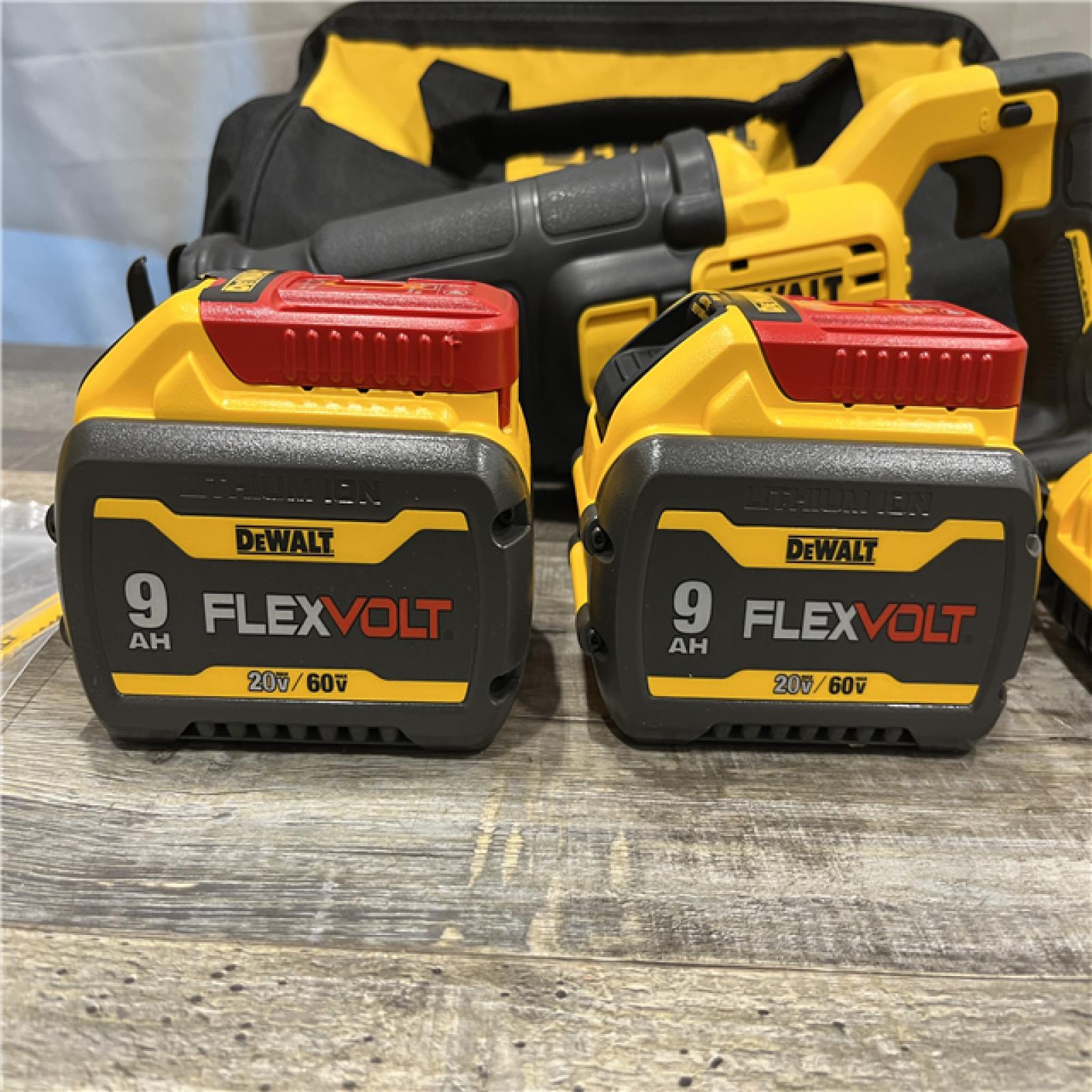 AS-IS DEWALT FLEXVOLT 60-Volt MAX Cordless Brushless Reciprocating Saw Kit
