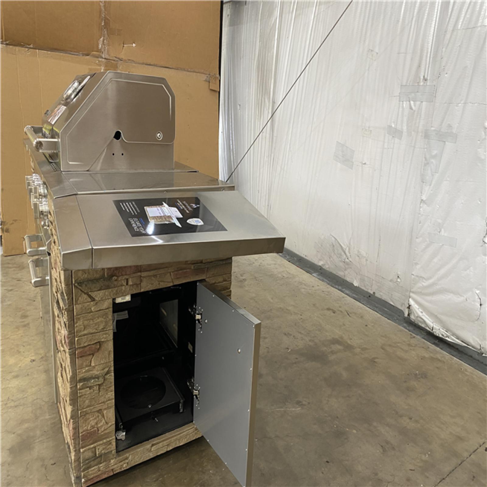 Houston Location AS IS - SPIRE 5 burner BBQ Island Gas Grill