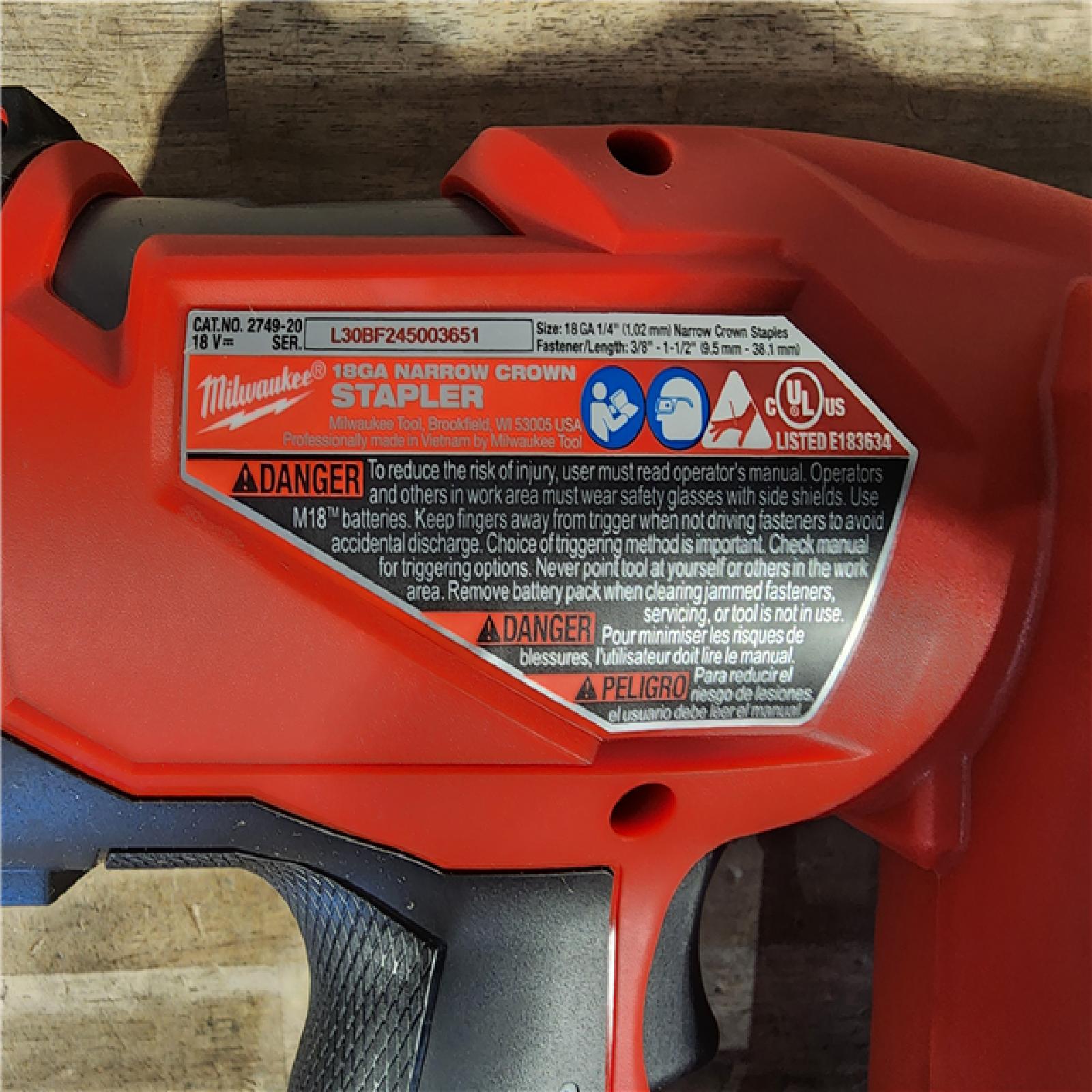 HOUSTON LOCATION - AS-IS MILWAUKEE FUEL 18-Volt Lithium-Ion Brushless Cordless 18-Gauge 1/4 in. Narrow Crown Stapler (Tool-Only)