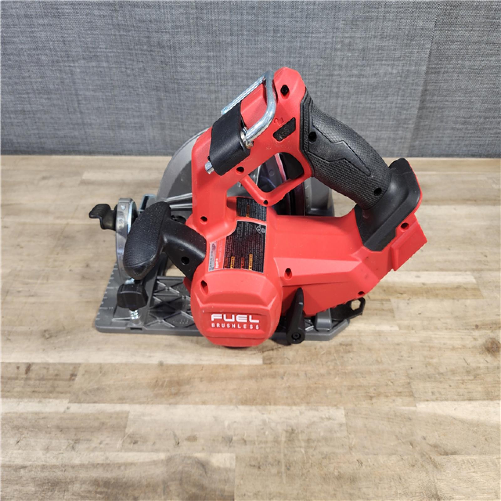 HOUSTON LOCATION - AS-IS Milwaukee M18 FUEL 7-1/4 Inch Circular Saw (Bare Tool)