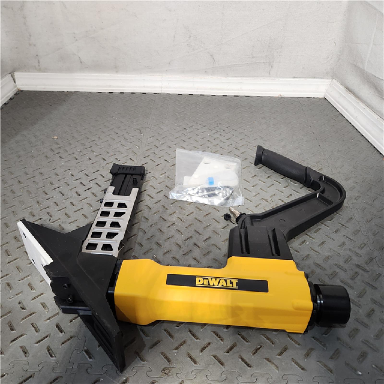 HOUSTON LocationASISDEWALT DWFP12569 2in1 Flooring Tool APPEARS IN