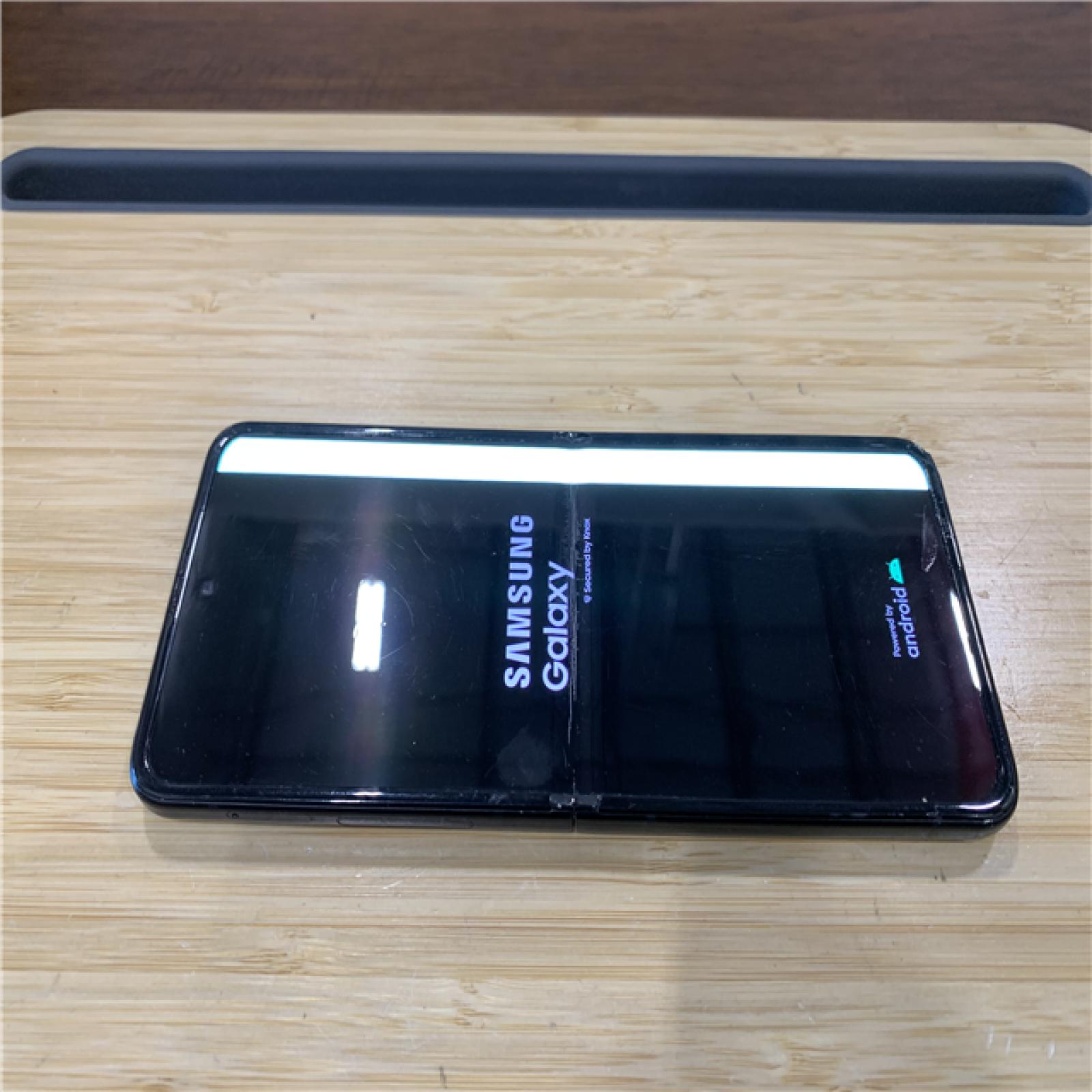 AS-IS Samsung Galaxy Z Flip3 5G SM-F711U - 128GB (Black)