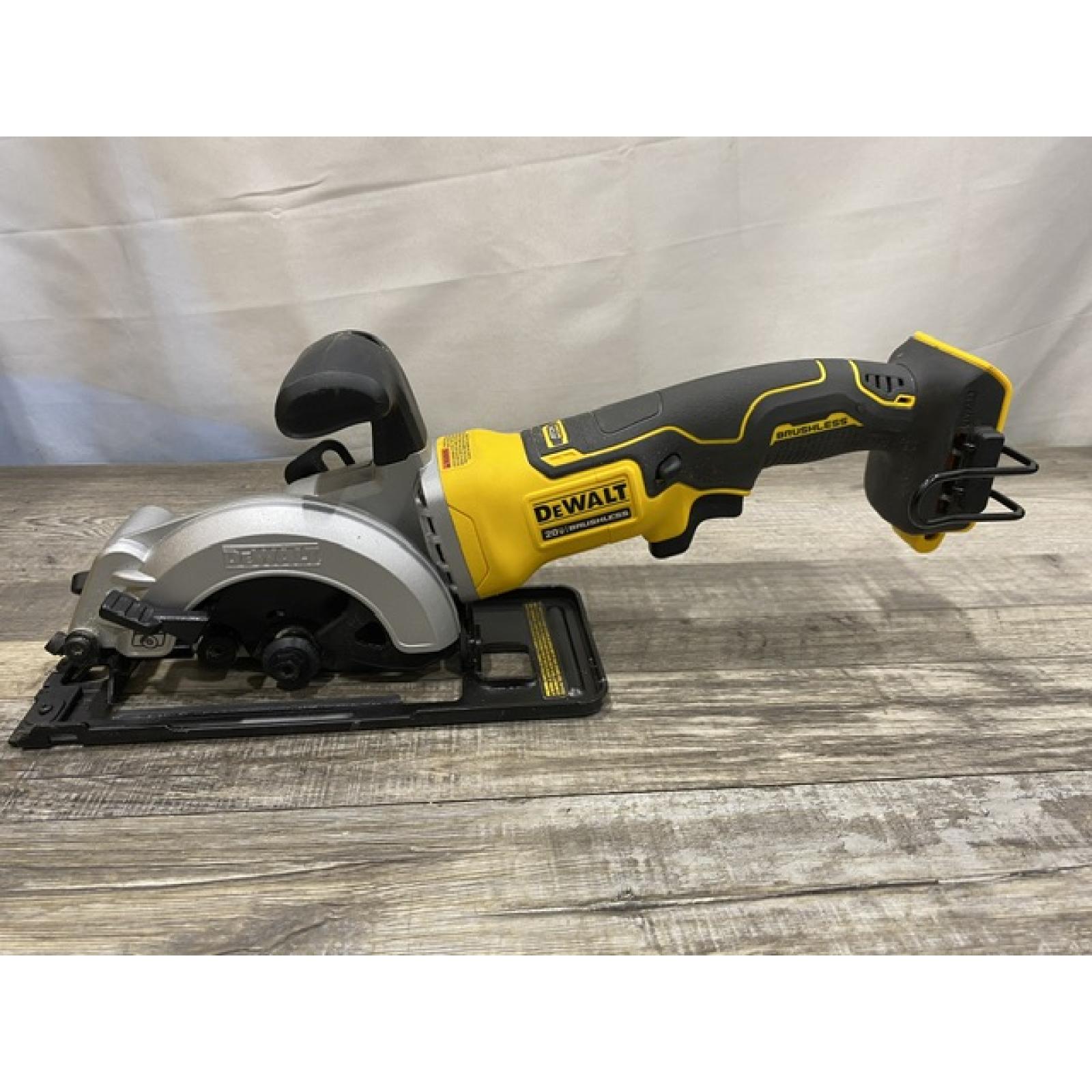 AS-IS DEWALT Atomic 20-Volt Maximum Lithium-Ion Cordless Brushless 4-1/2 in. Circular Saw Kit