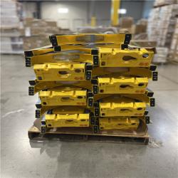 DALLAS LOCATION - WERNER 4ft Type I Fiberglass Step Ladder with Shelf PALLET-(15 UNITS)