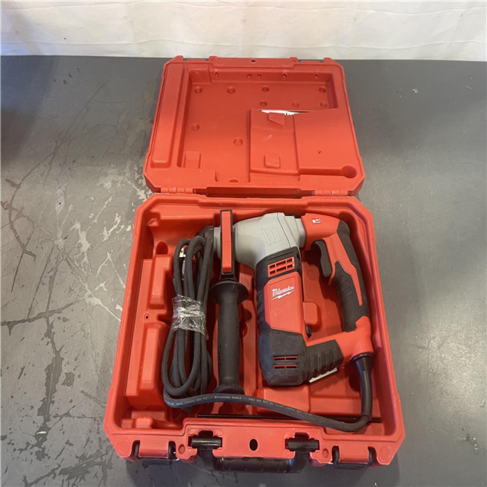 AS-IS- Milwaukee 5/8' SDS Plus Rotatry Hammer