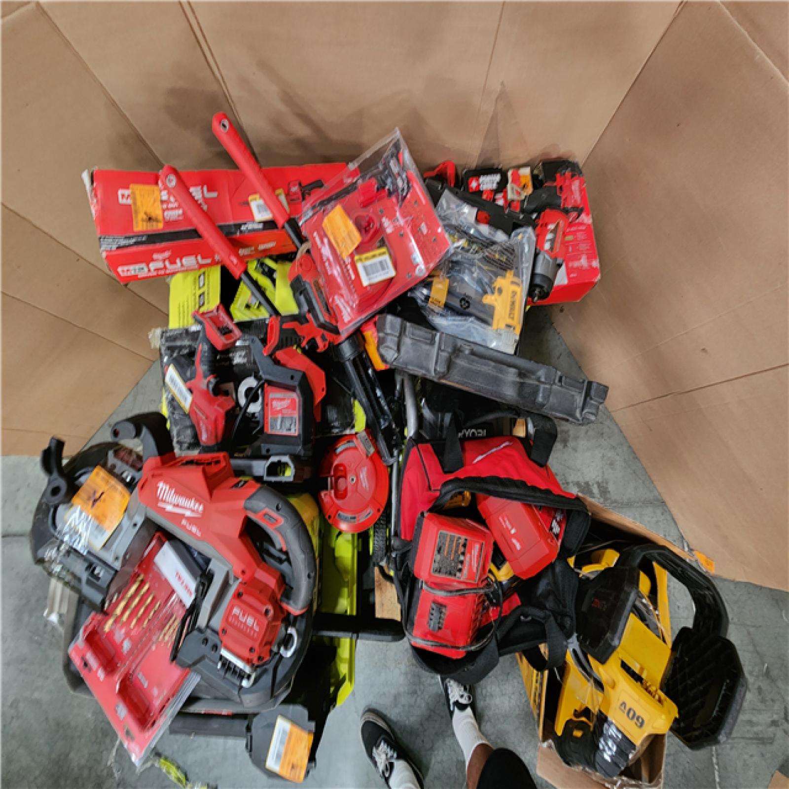 CALIFORNIA AS-IS TOOL PALLET