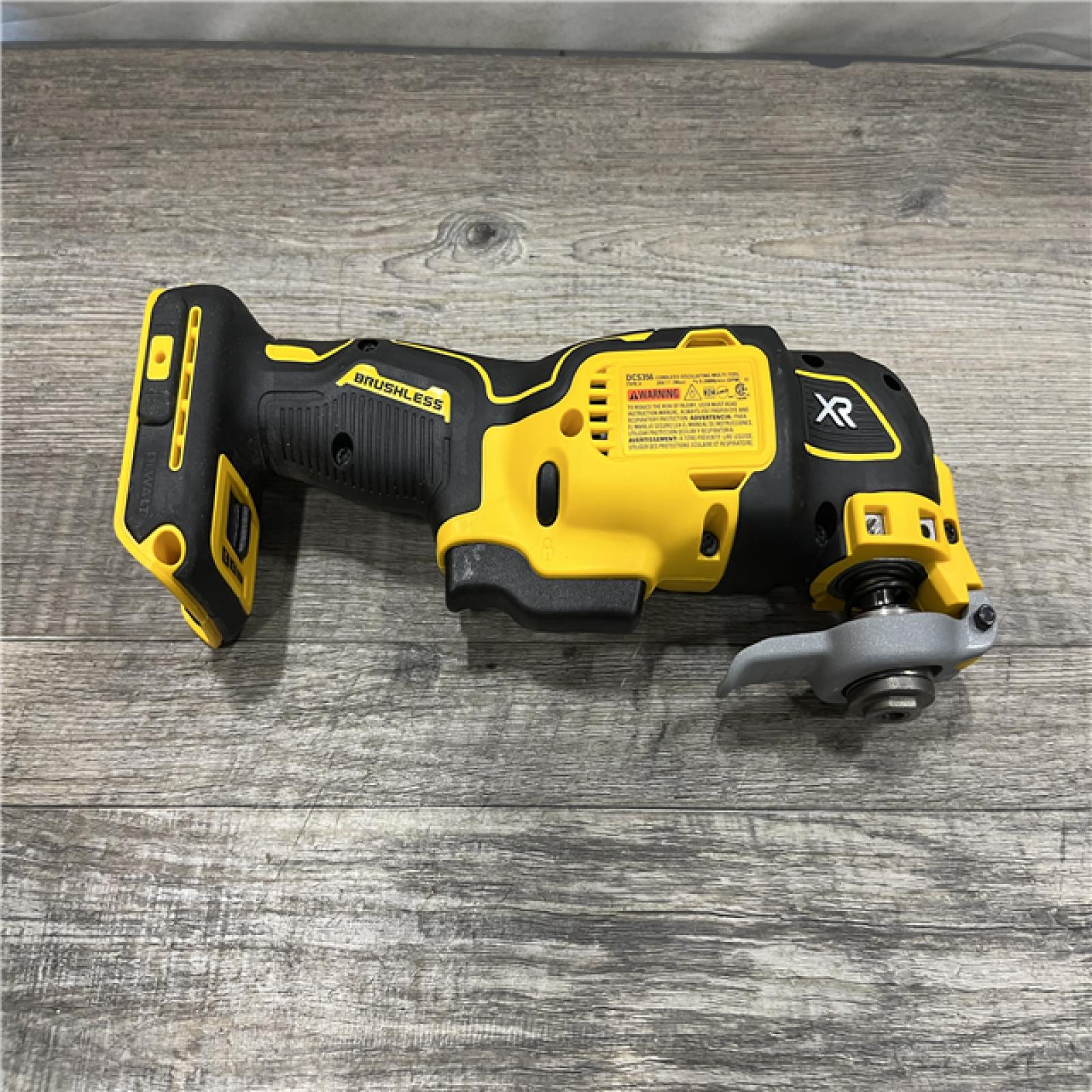 AS-IS DEWALT 20V MAX XR Cordless Brushless 3-Speed Oscillating Multi Tool Kit
