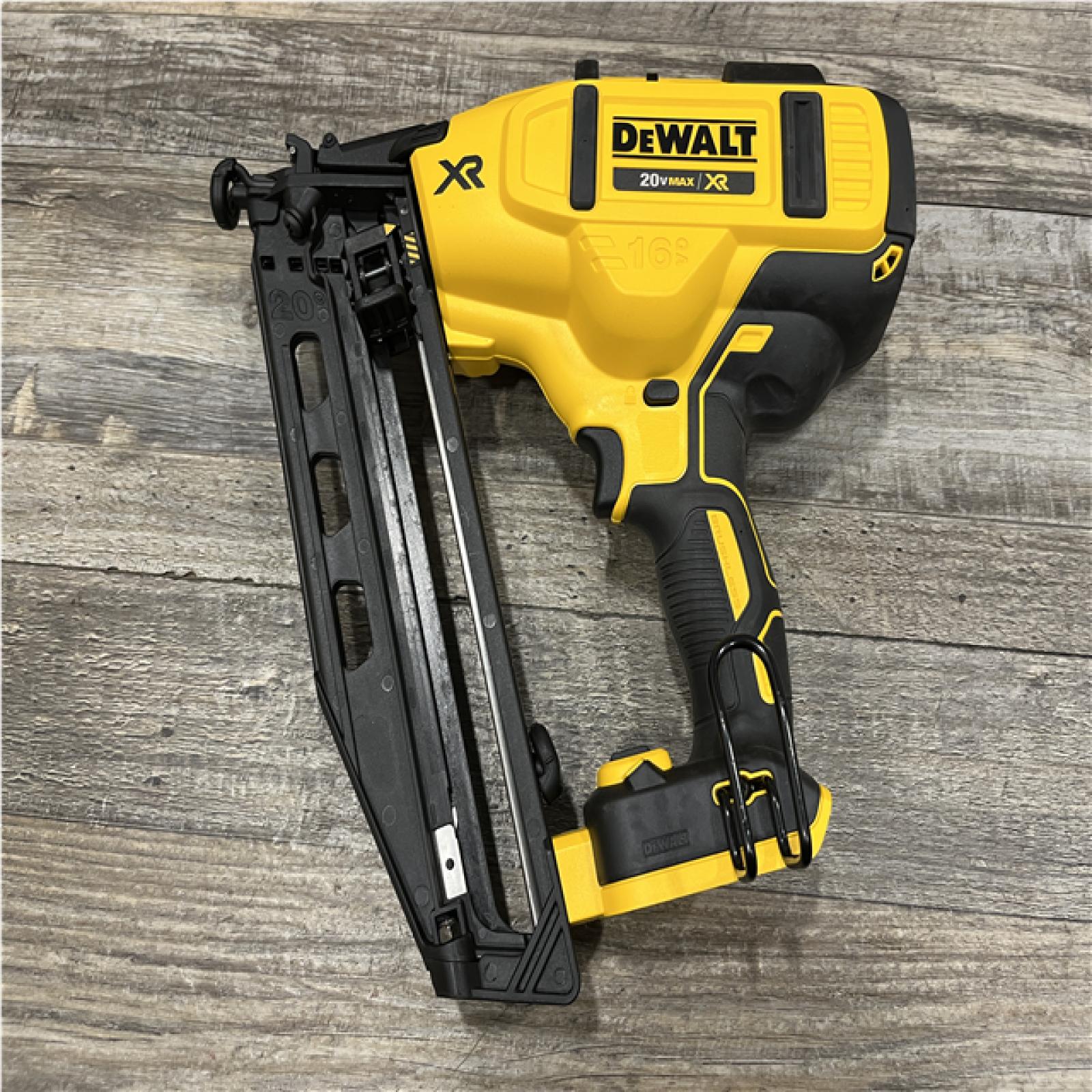 AS-IS DEWALT 20V MAX XR 16-Gauge Electric Cordless Angled Finishing Nailer Kit