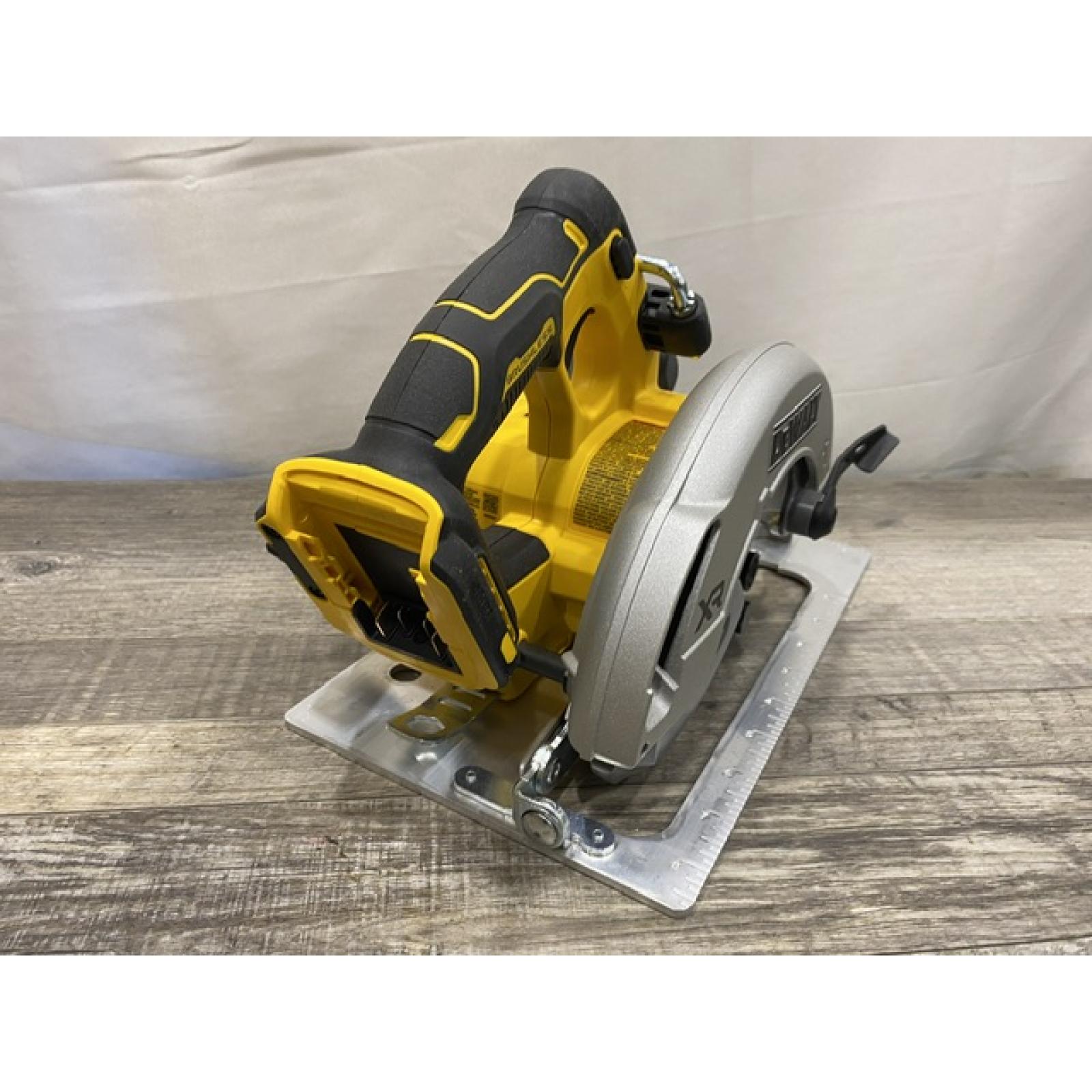 AS-IS DEWALT 20-Volt MAX 7-1/4 in. Cordless Circular Saw (Tool Only)