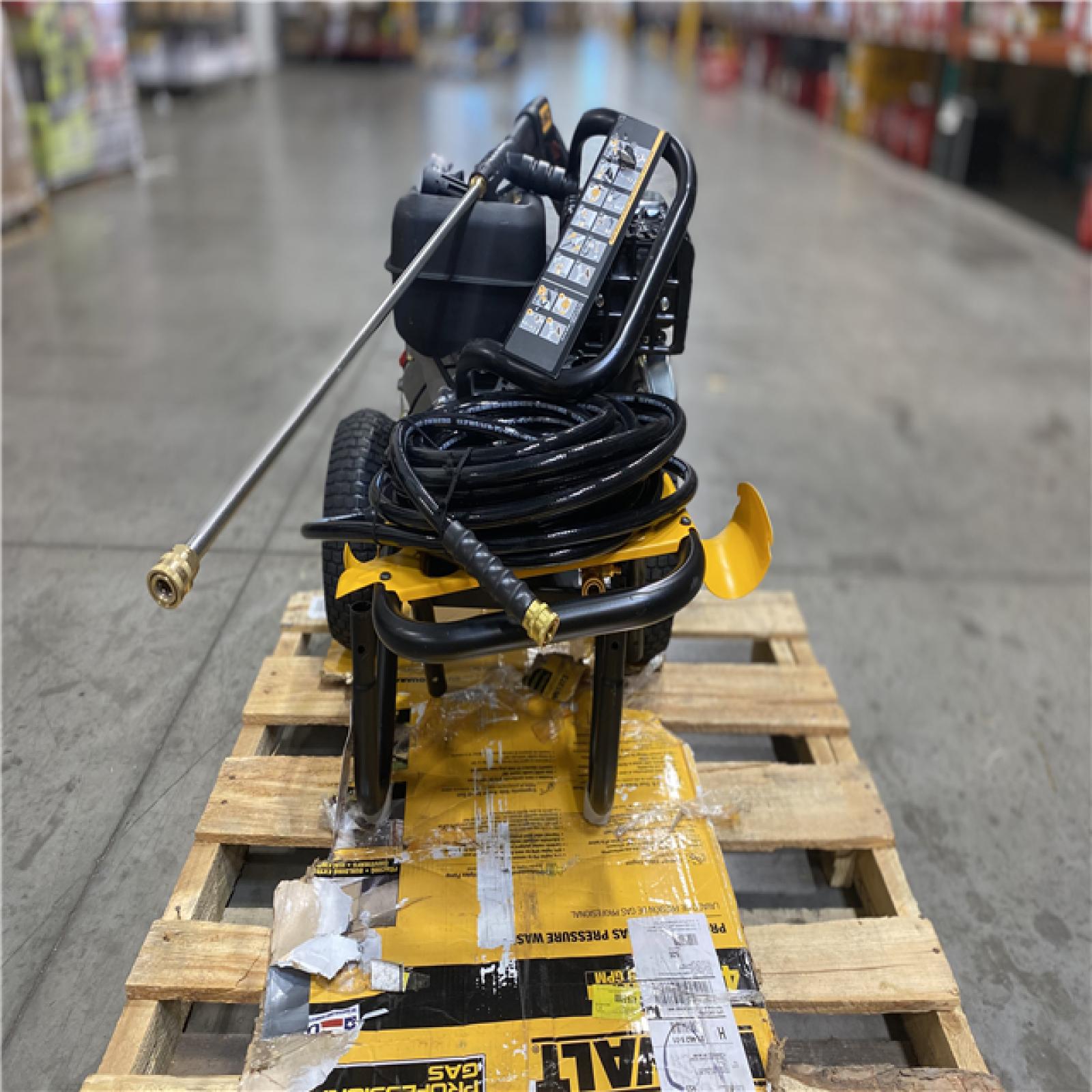 Dallas Location - As-Is DEWALT 4000 PSI 3.5 GPM Gas Pressure Washer