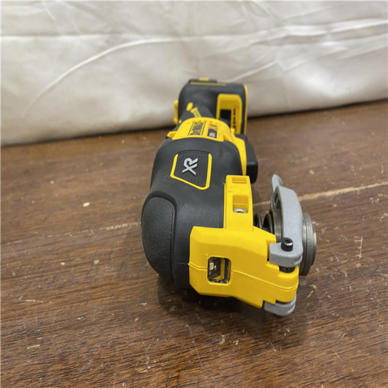 AS-IS Dewalt 20-Volt MAX Cordless Brushless Oscillating Tool (Tool Only)