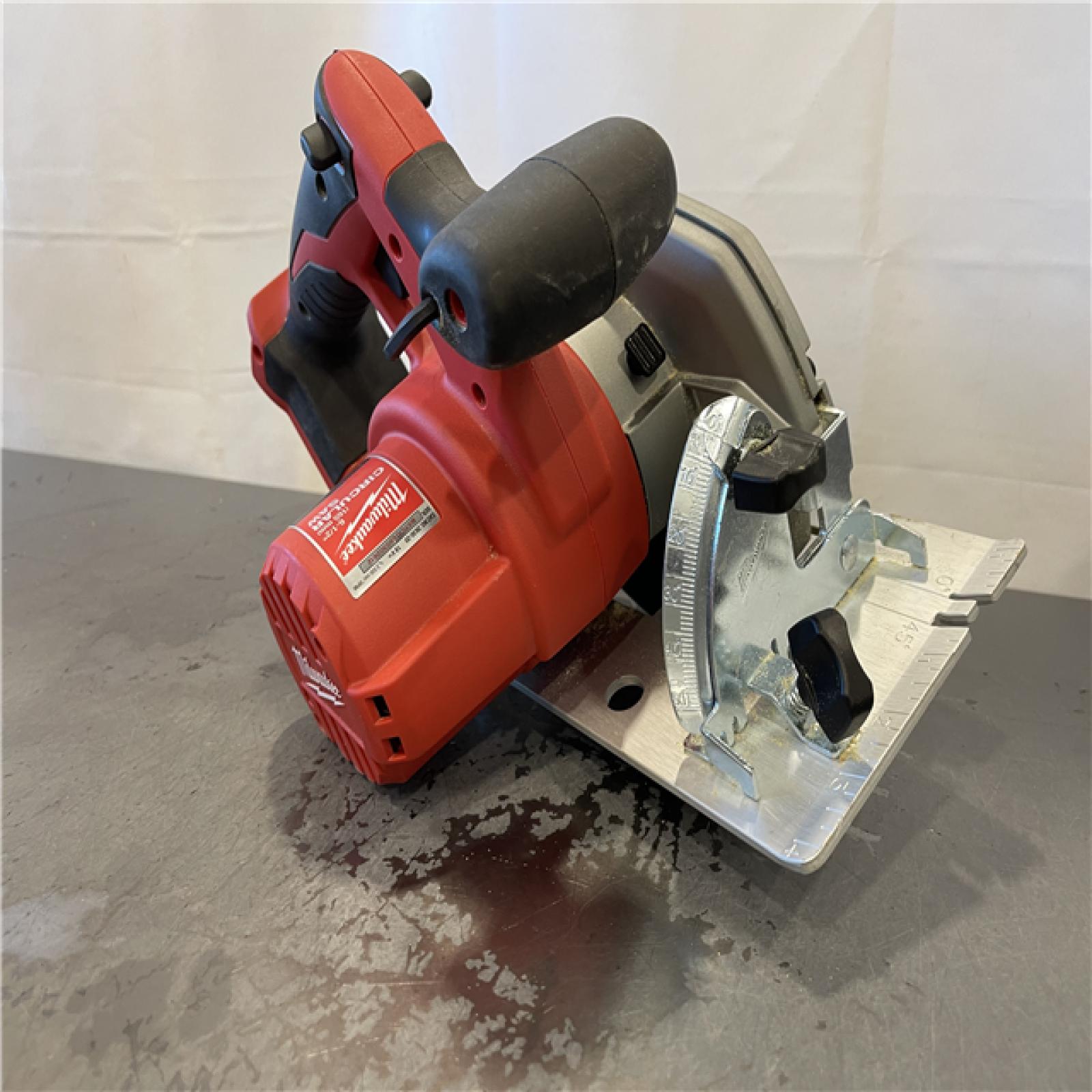 AS-IS - Milwaukee M18 18V Lithium-Ion Cordless 6-1/2 in. Circular Saw