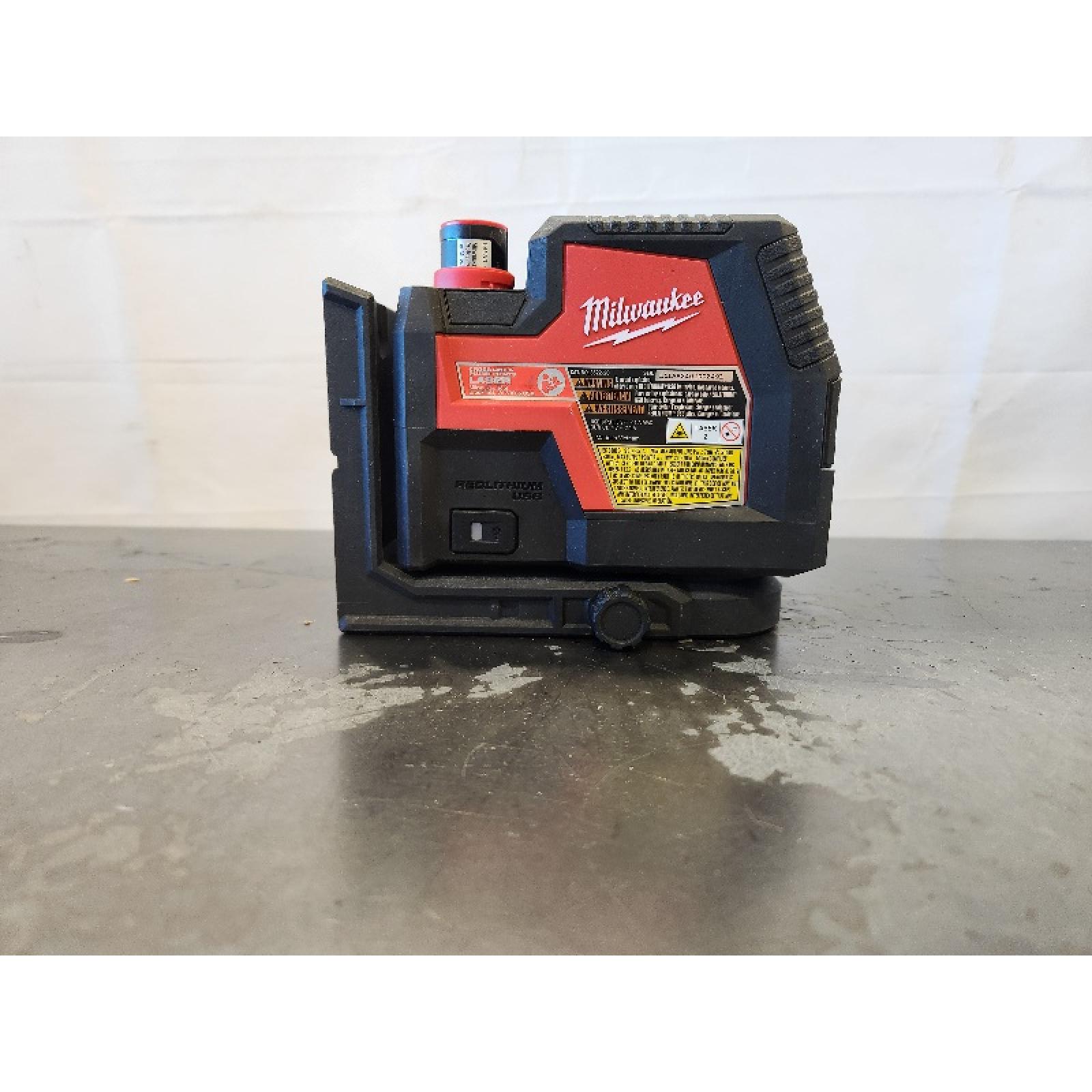 AS-IS- Milwaukee- Green Beam Laser Cross Line Plumb Point Rechargeable USB Kit