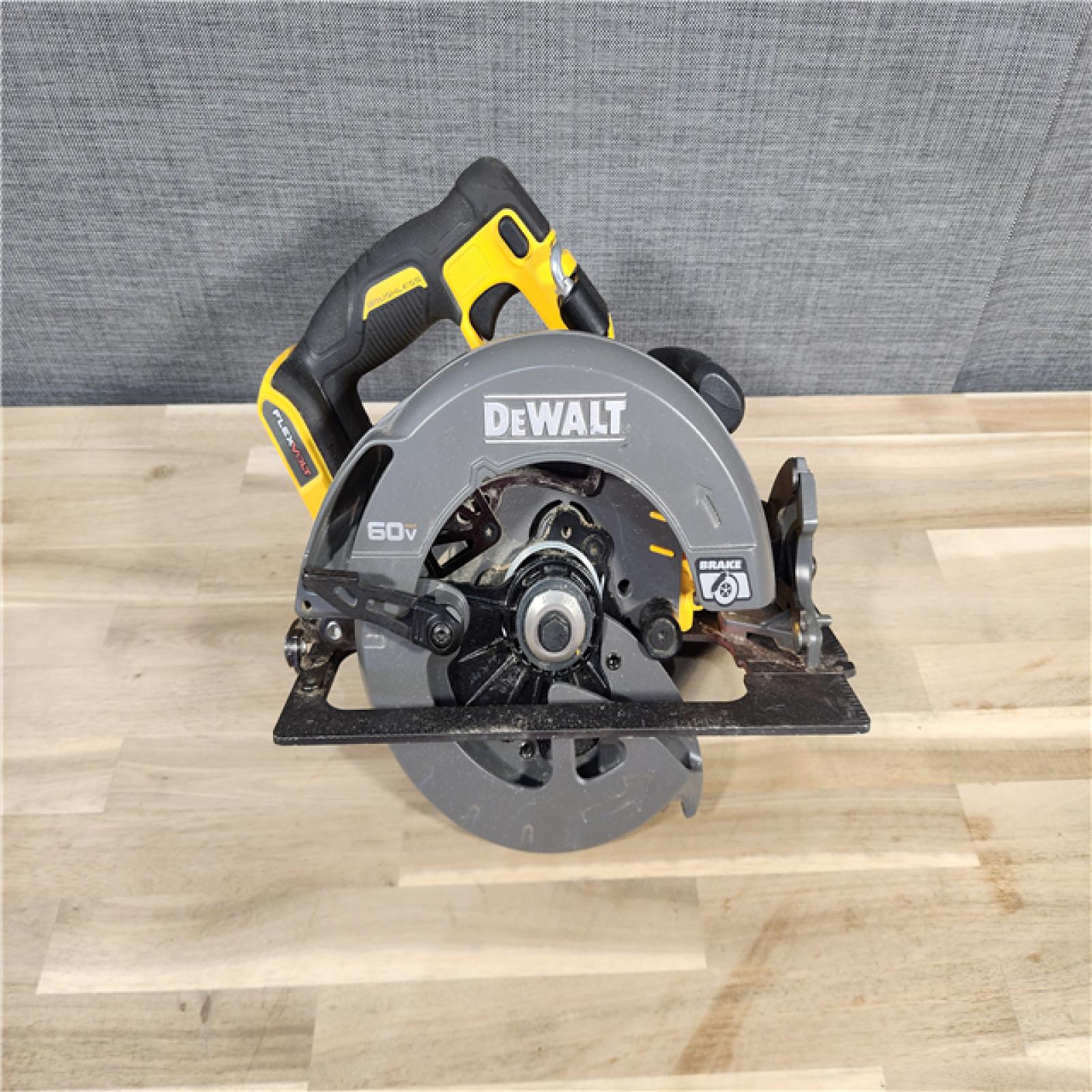 HOUSTON LOCATION - AS-IS DeWALT Flexvolt Max 7-1/4 60V Brushless Circular Saw DCS578B (Bare Tool)
