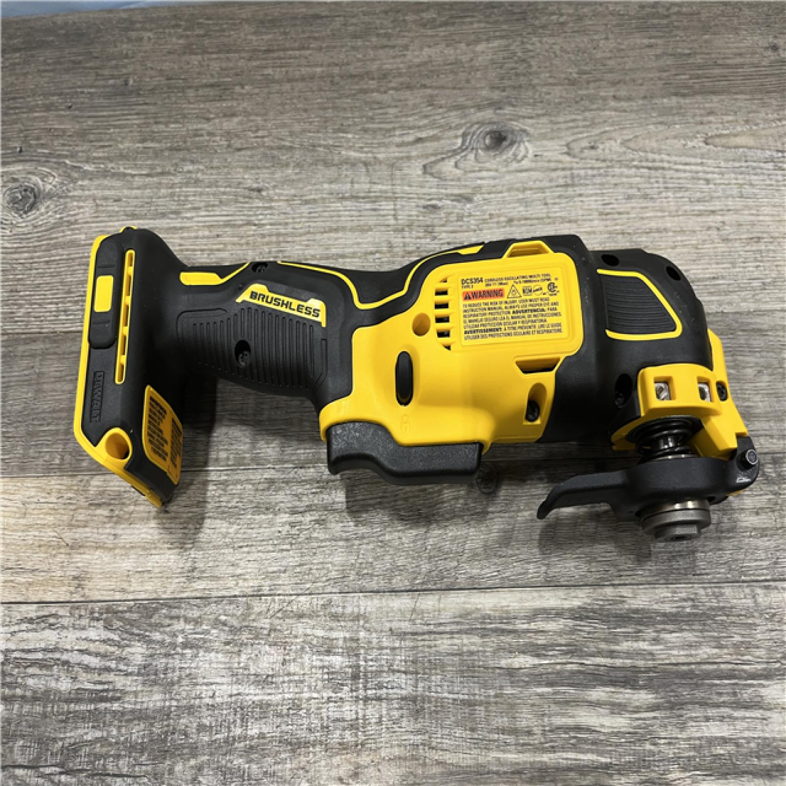 AS-IS DEWALT ATOMIC 20V MAX Cordless Brushless Oscillating Multi Tool Kit