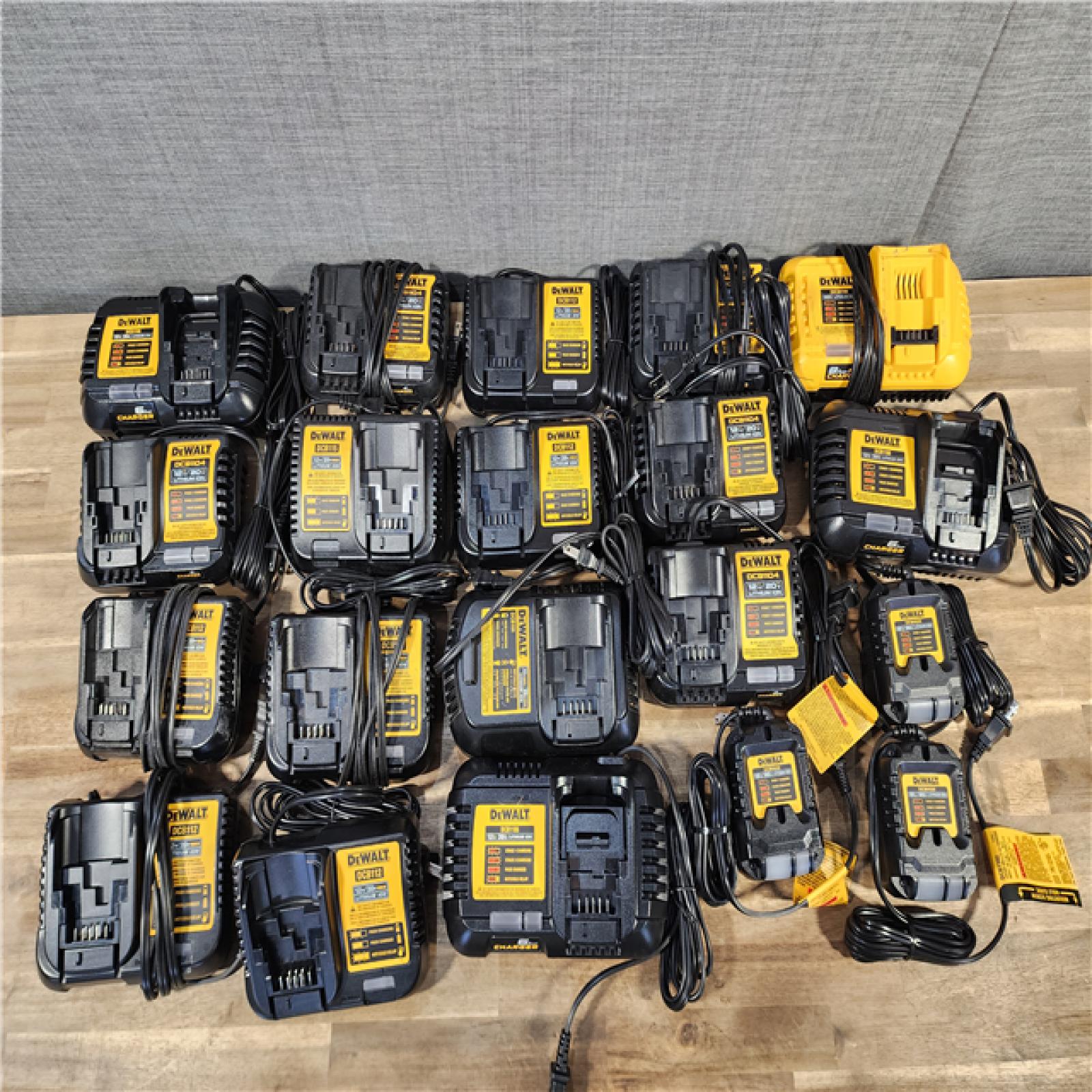 HOUSTON LOCATION - AS-IS DEWALT BATTERY CHARGER PACK QTY - 20