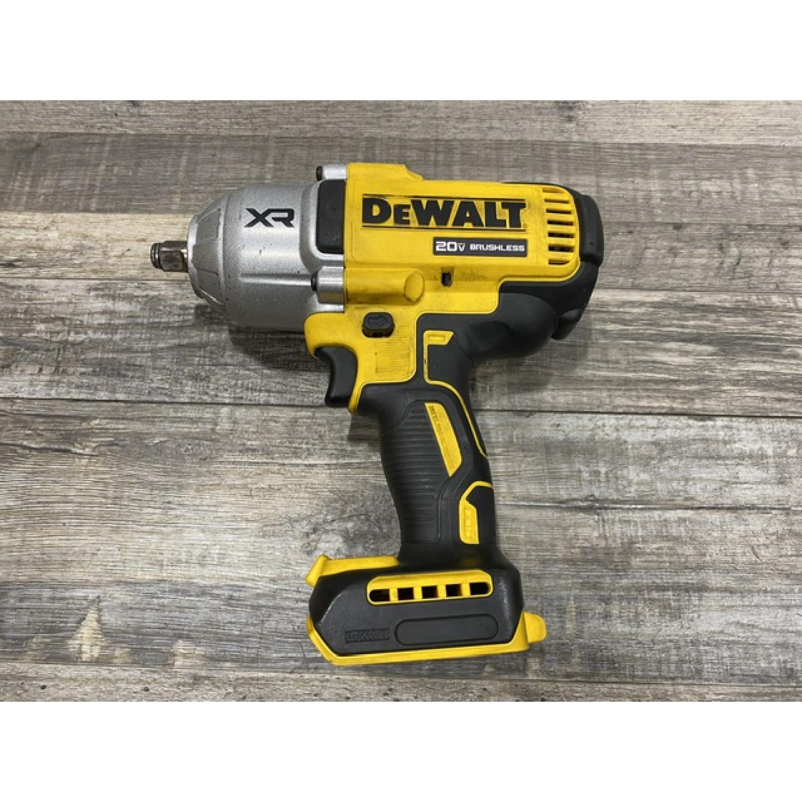 AS-IS DEWALT 20V MAX Lithium-Ion Cordless 1/2 in. Impact Wrench Kit