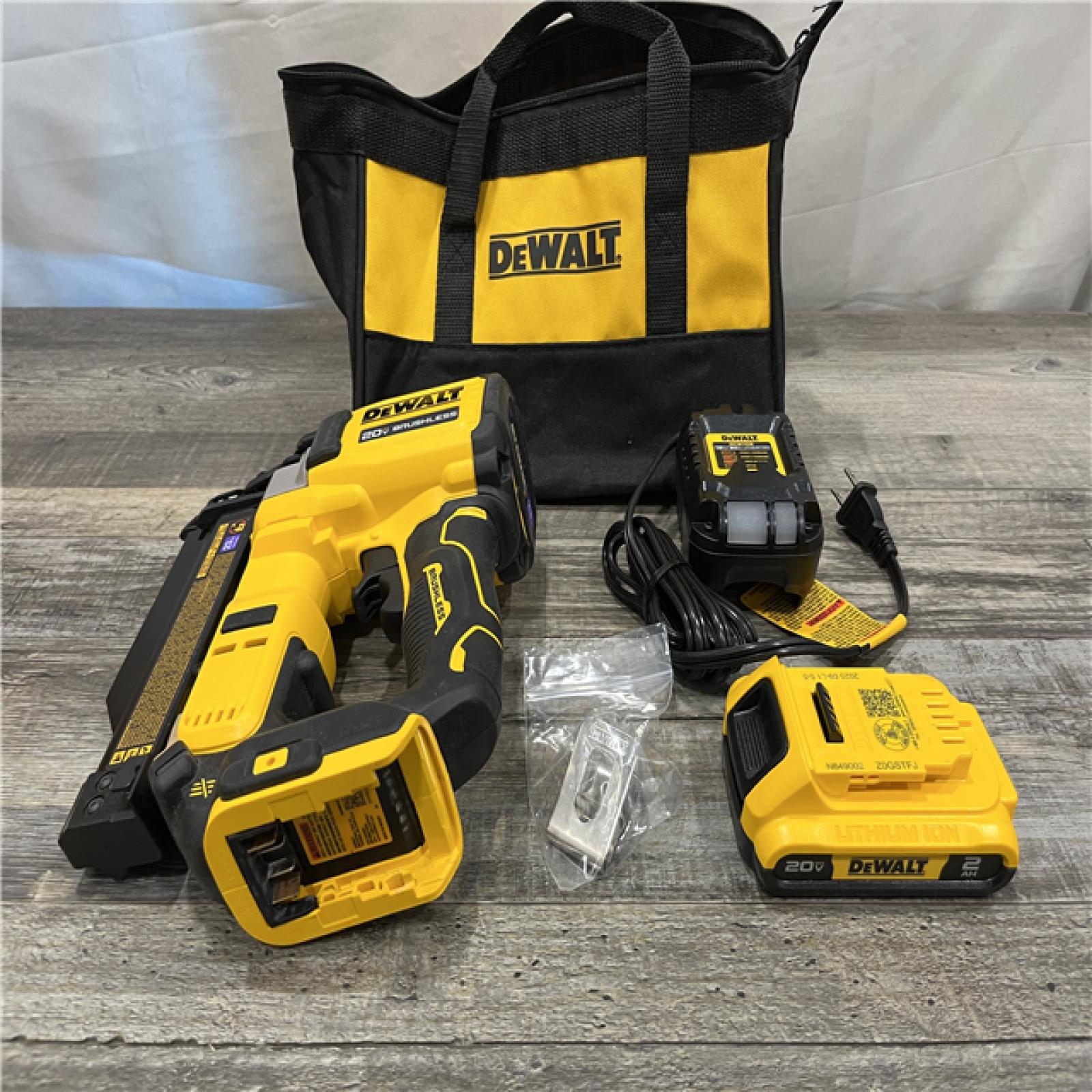 AS-IS DEWALT ATOMIC 20V MAX Lithium Ion Cordless 23 Gauge Pin Nailer Kit