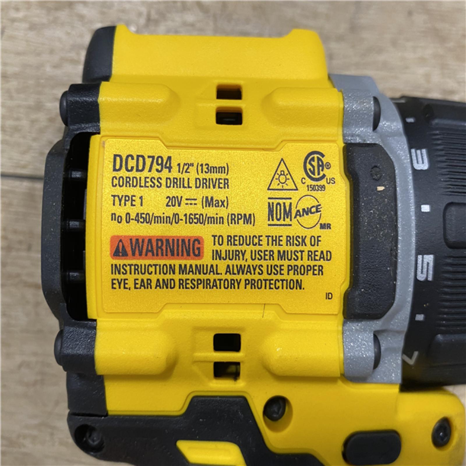 AS-IS DEWALT ATOMIC 20-Volt MAX Lithium-Ion Cordless Combo Kit