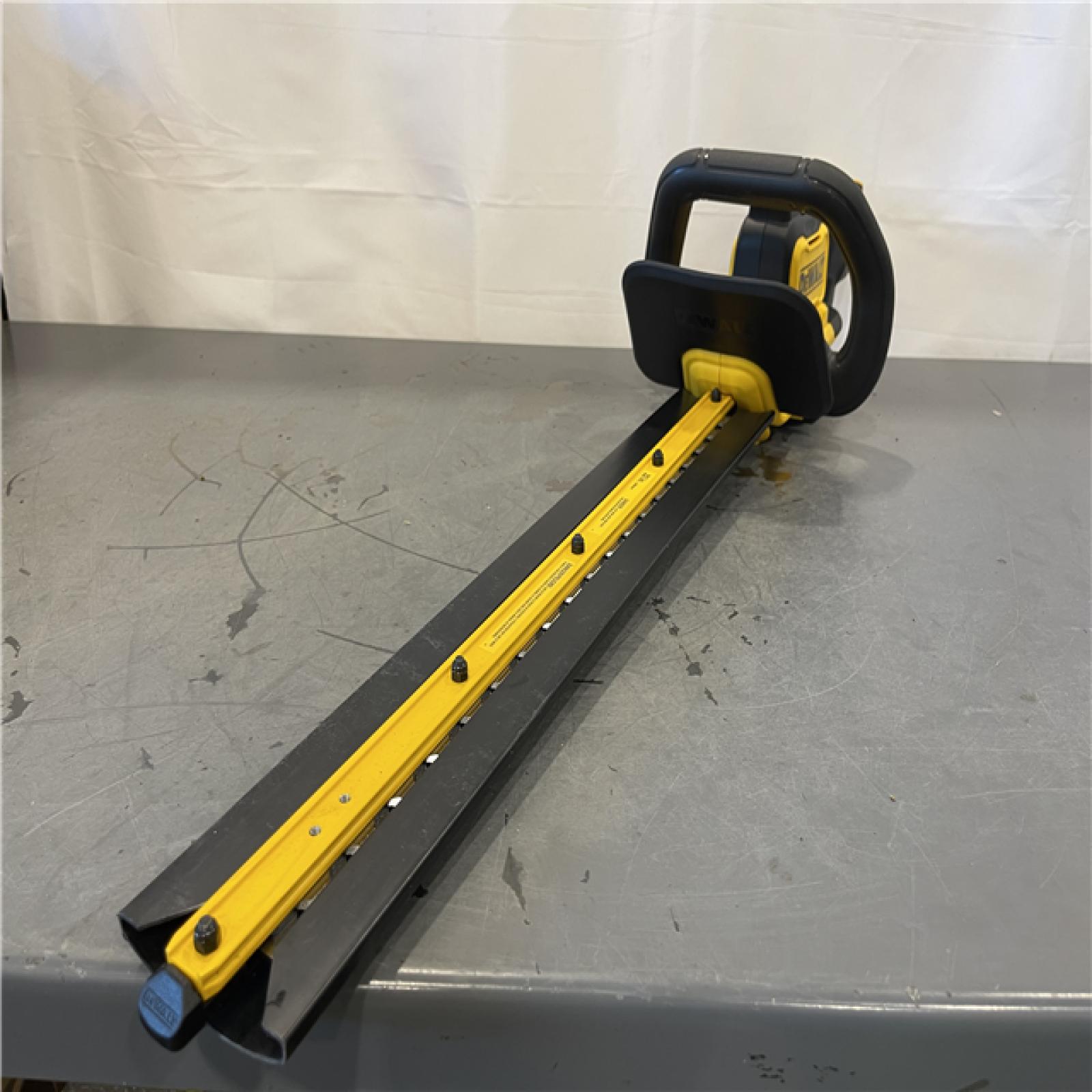 AS-IS - DeWalt 20V MAX 22 in. Cordless Battery Powered Hedge Trimmer