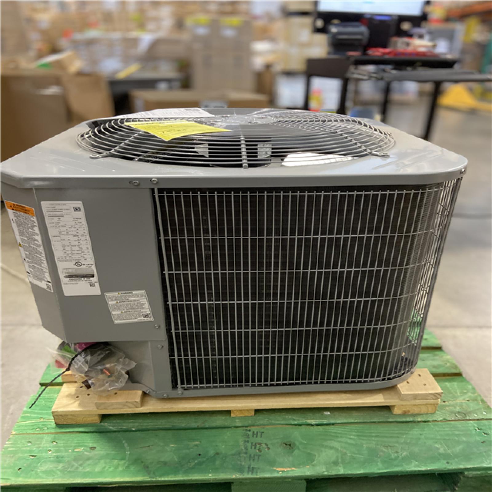 DALLAS LOCATION - Smartcomfort® by Carrier 2.5 Ton 14.3 Seer2 Heat Pump