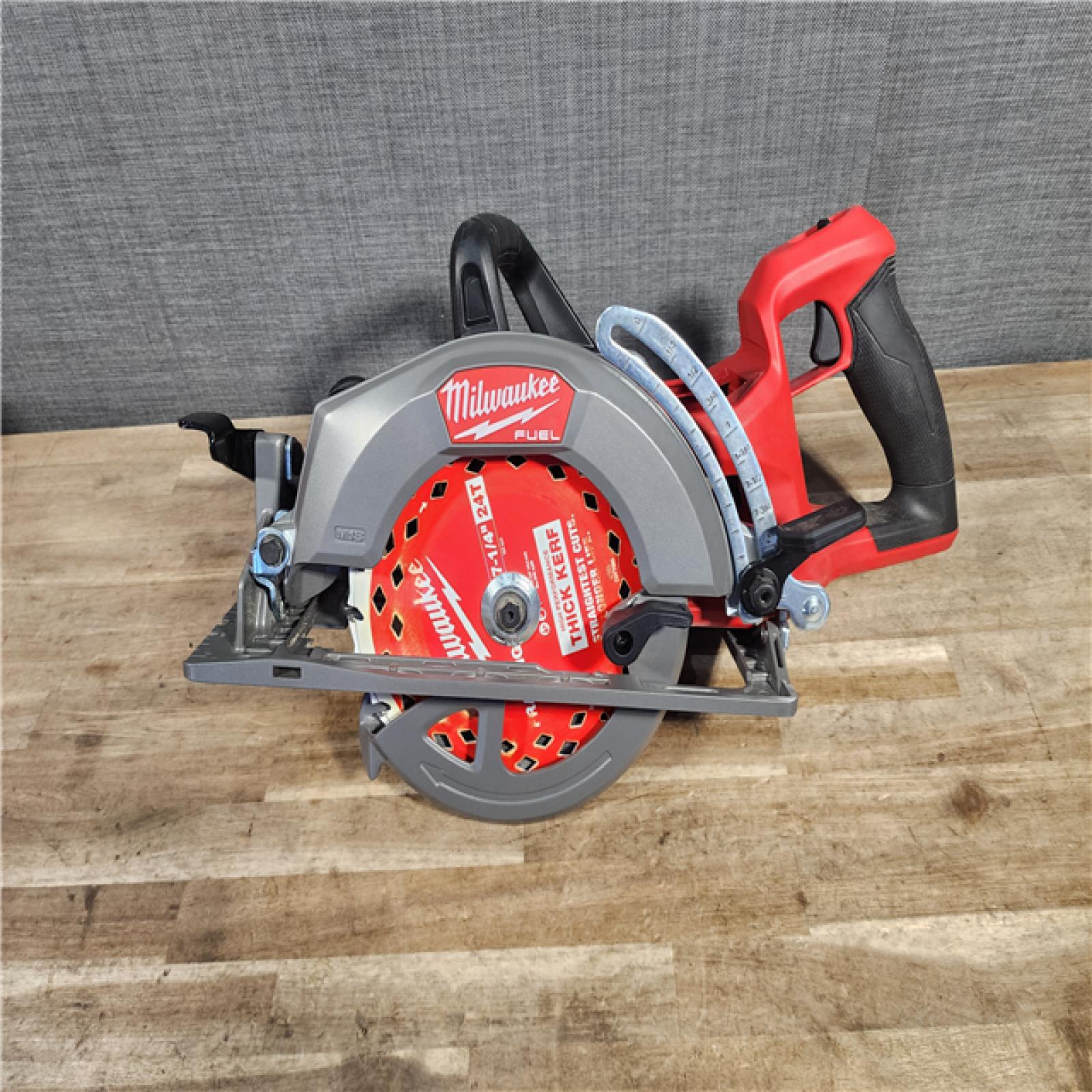 HOUSTON LOCATION - AS-IS MILWAUKEE 7-1/4 REAR HANDLE CIRCULAR SAW (TOOL ONLY)