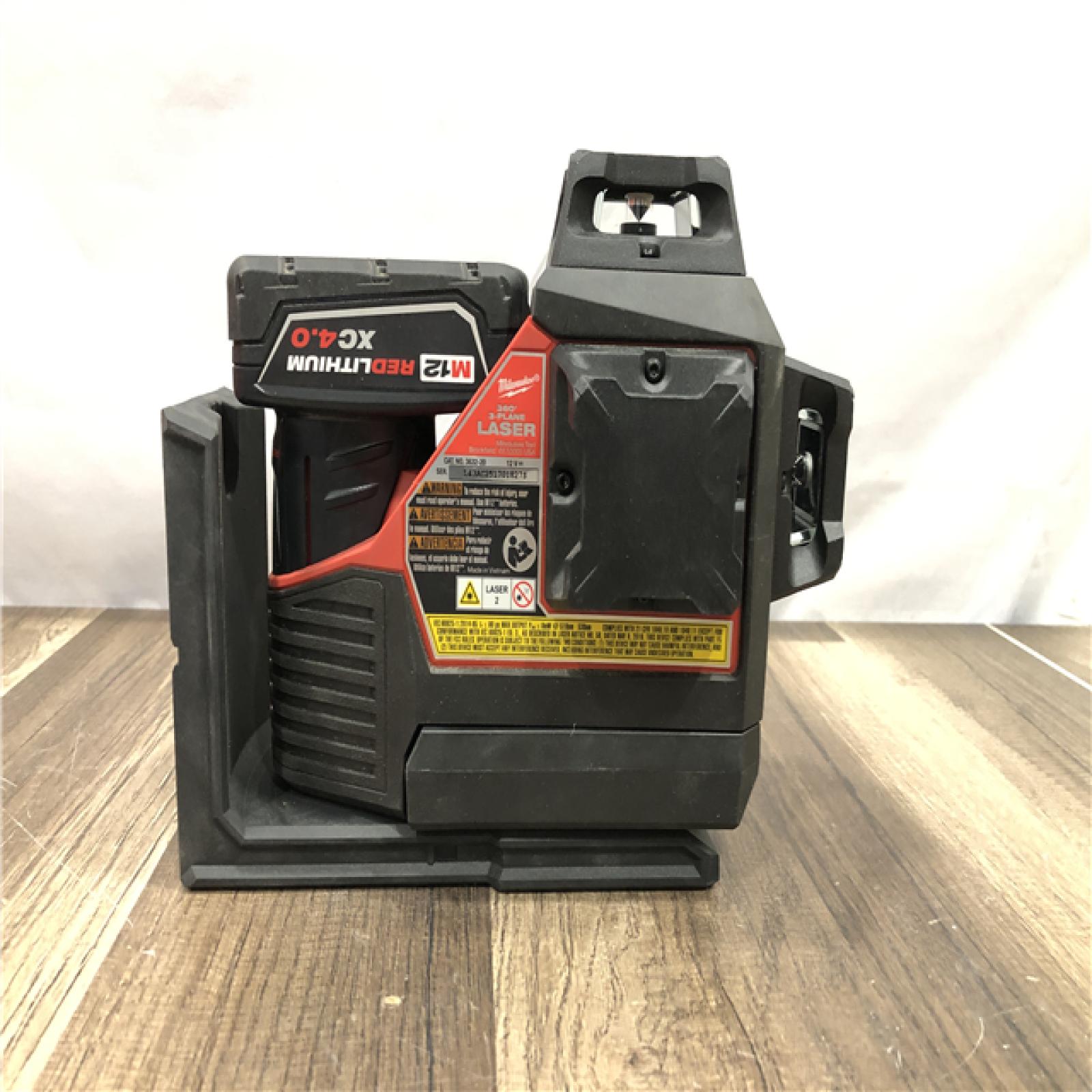 AS-IS Milwaukee 12-Volt Lithium-Ion Cordless Green 250 ft. 3-Plane Laser Level Kit